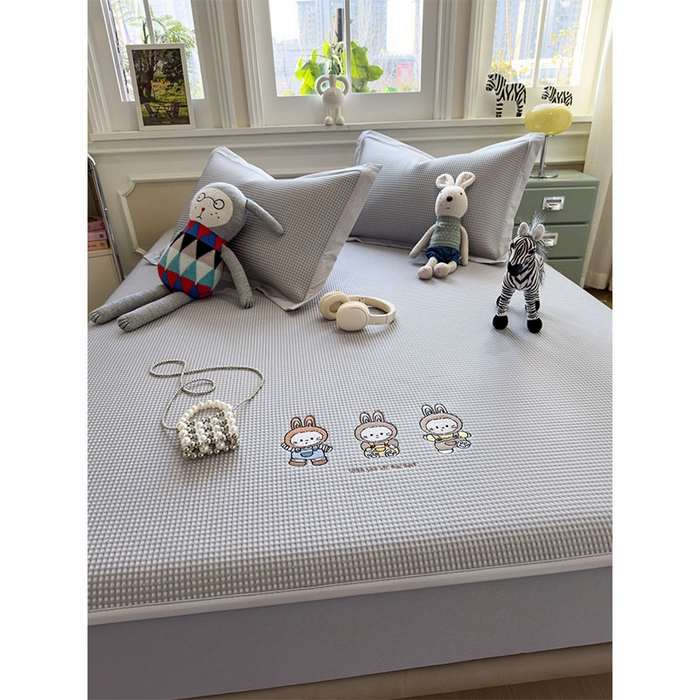 91家纺网 家纺一手货源 找家纺 宜派家纺 2026新款乙纶冰豆豆凉席卡通刺绣印花小红书爆款凉豆豆绣花床席凉感值过0.21冰丝席 兔免星人-床笠