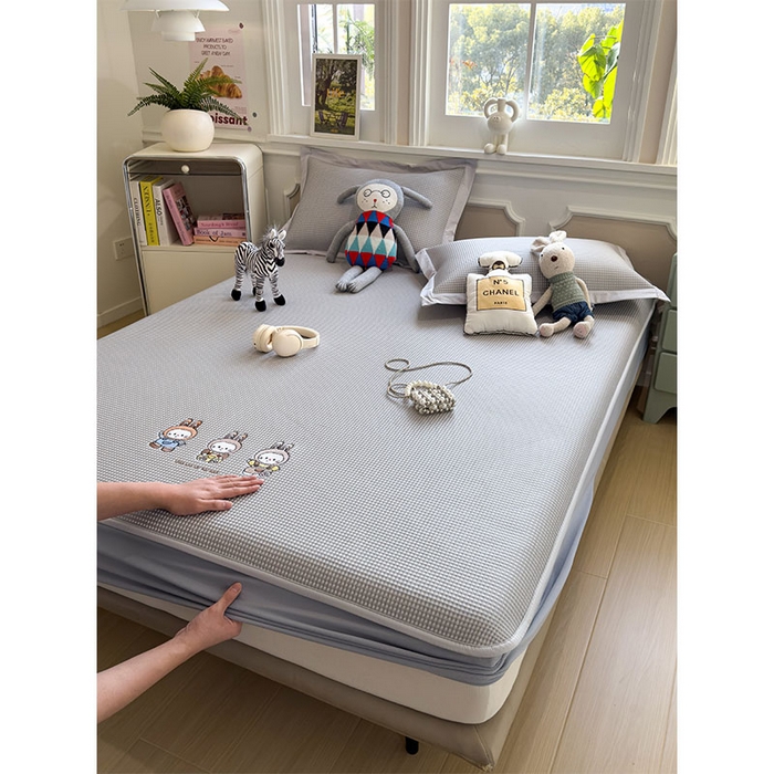 91家纺网 家纺一手货源 找家纺 宜派家纺 2026新款乙纶冰豆豆凉席卡通刺绣印花小红书爆款凉豆豆绣花床席凉感值过0.21冰丝席 兔免星人-床笠