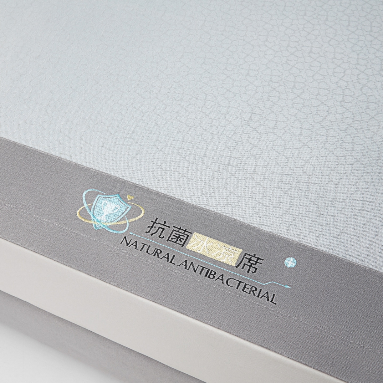 91家纺网 家纺一手货源 找家纺 航途席业 2026新款抗菌提花冰丝席-心相依 心相依-灰床席款