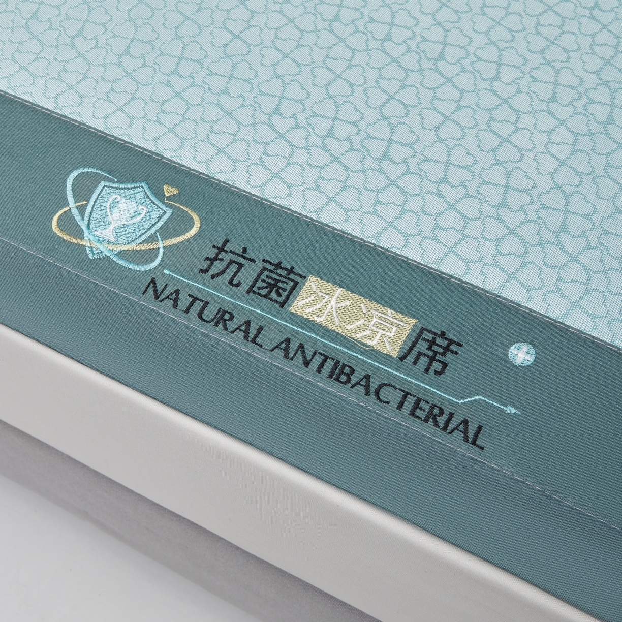 91家纺网 家纺一手货源 找家纺 航途席业 2026新款抗菌提花冰丝席-心相依 心相依-绿床席款