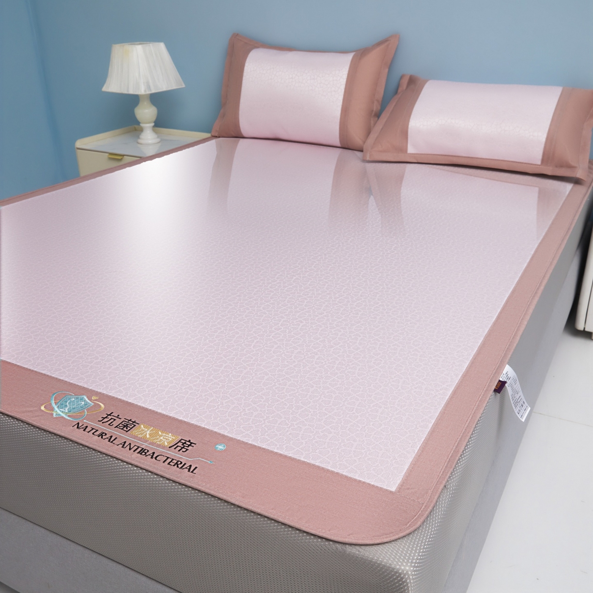 91家纺网 家纺一手货源 找家纺 航途席业 2026新款抗菌提花冰丝席-心相依 心相依-粉床笠款