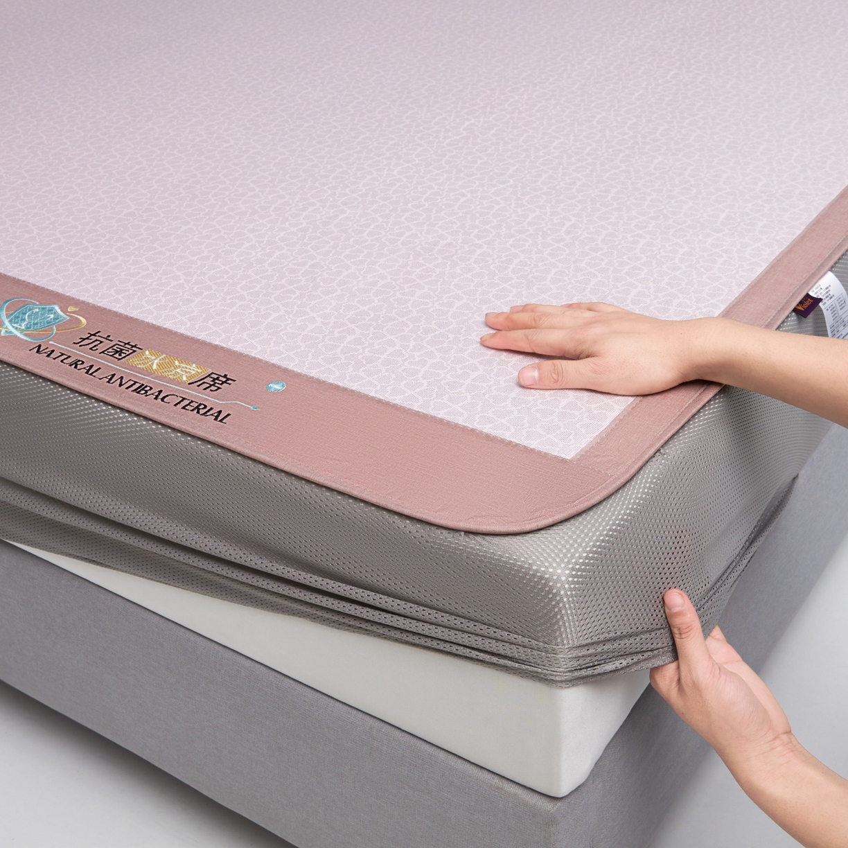 91家纺网 家纺一手货源 找家纺 航途席业 2026新款抗菌提花冰丝席-心相依 心相依-粉床笠款