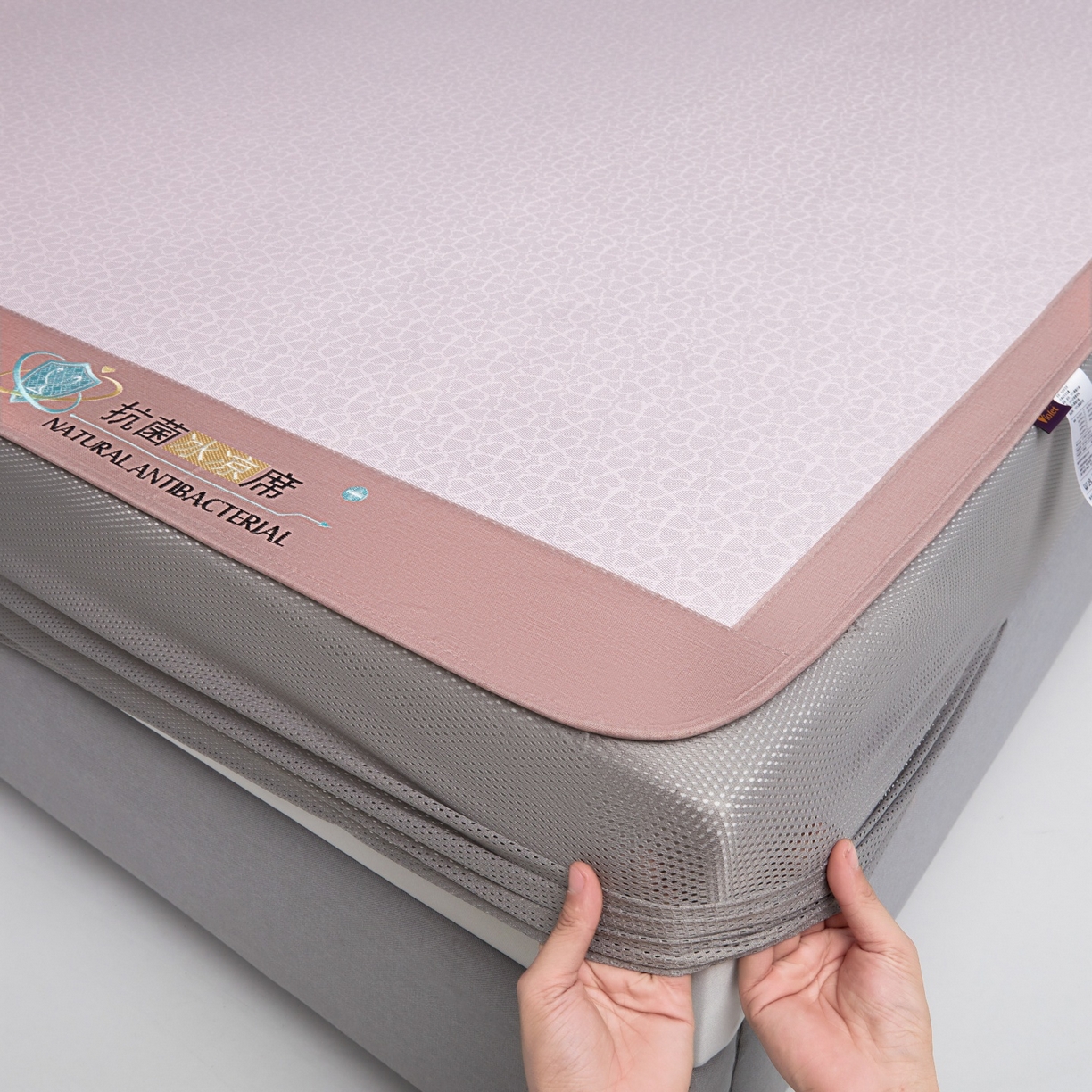 91家纺网 家纺一手货源 找家纺 航途席业 2026新款抗菌提花冰丝席-心相依 心相依-粉床笠款