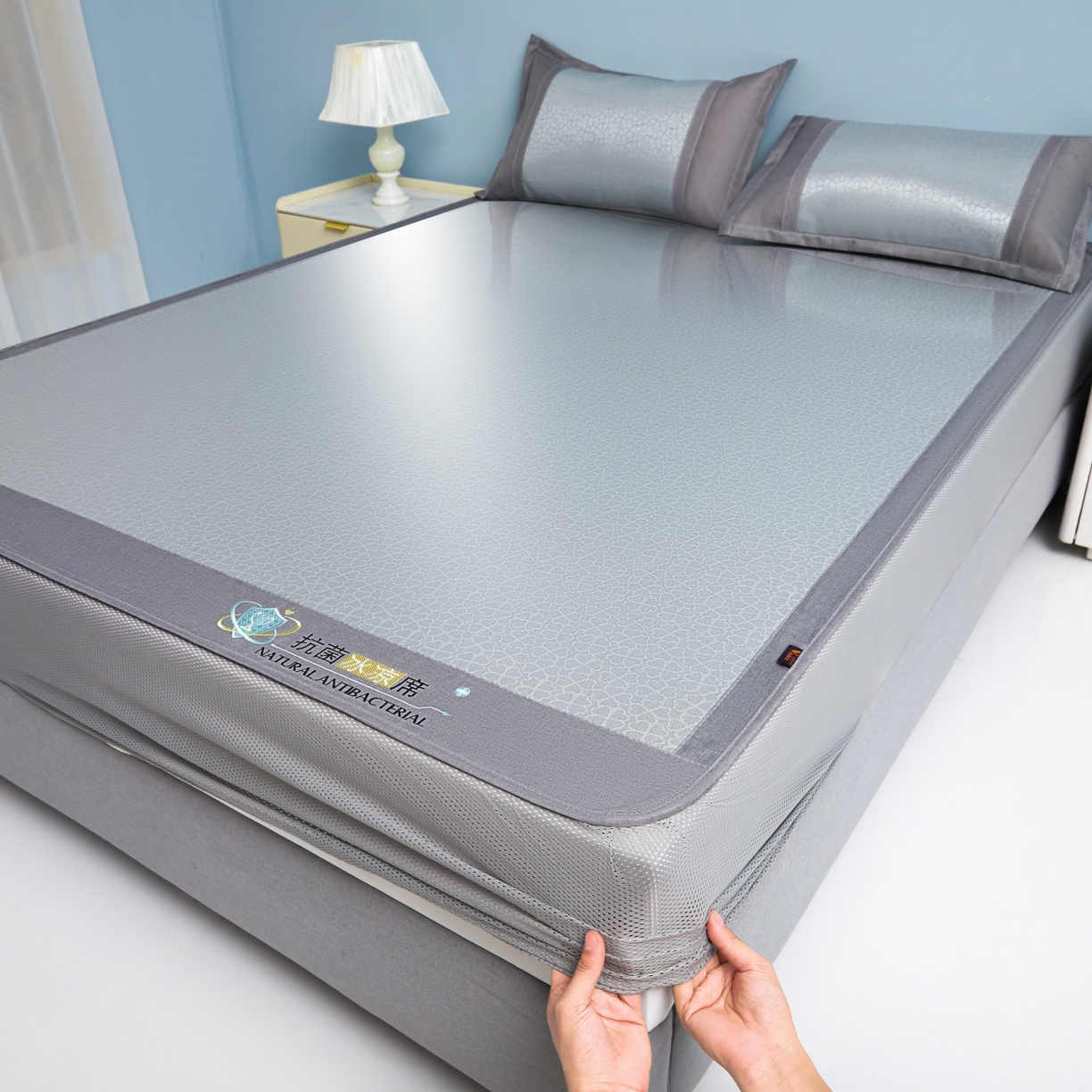 91家纺网 家纺一手货源 找家纺 航途席业 2026新款抗菌提花冰丝席-心相依 心相依-灰床笠款