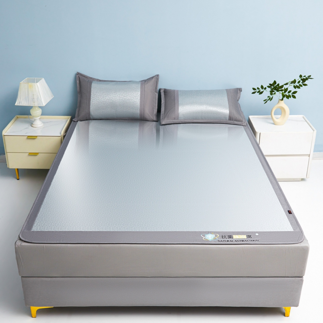 91家纺网 家纺一手货源 找家纺 航途席业 2026新款抗菌提花冰丝席-心相依 心相依-灰床笠款