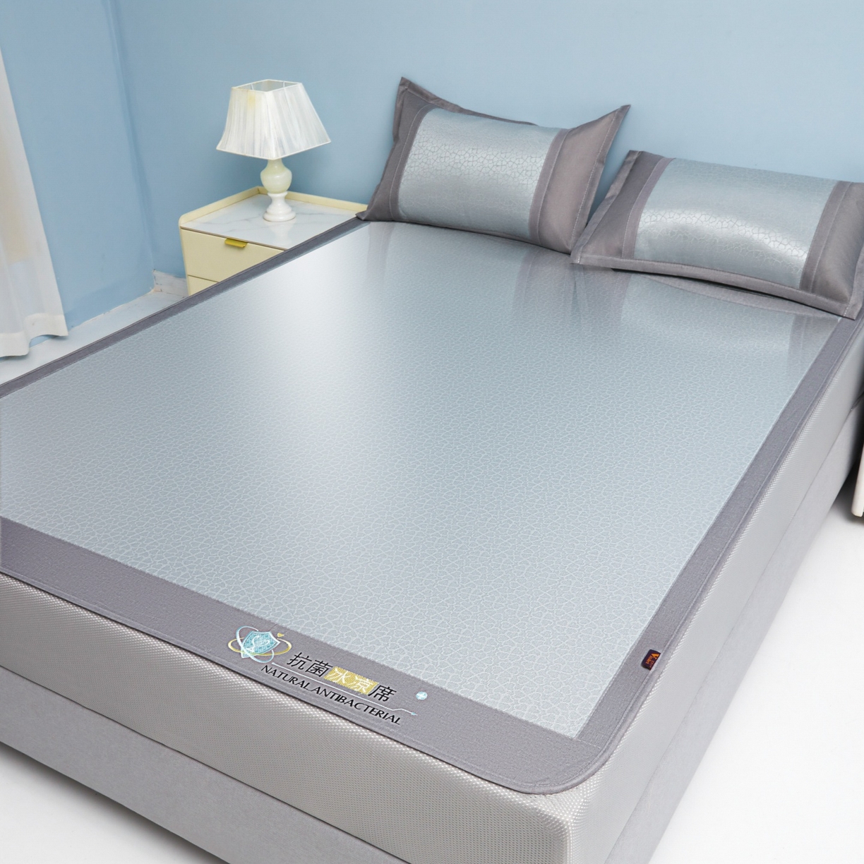 91家纺网 家纺一手货源 找家纺 航途席业 2026新款抗菌提花冰丝席-心相依 心相依-灰床笠款