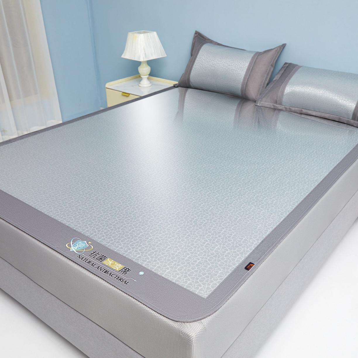 91家纺网 家纺一手货源 找家纺 航途席业 2026新款抗菌提花冰丝席-心相依 心相依-灰床笠款