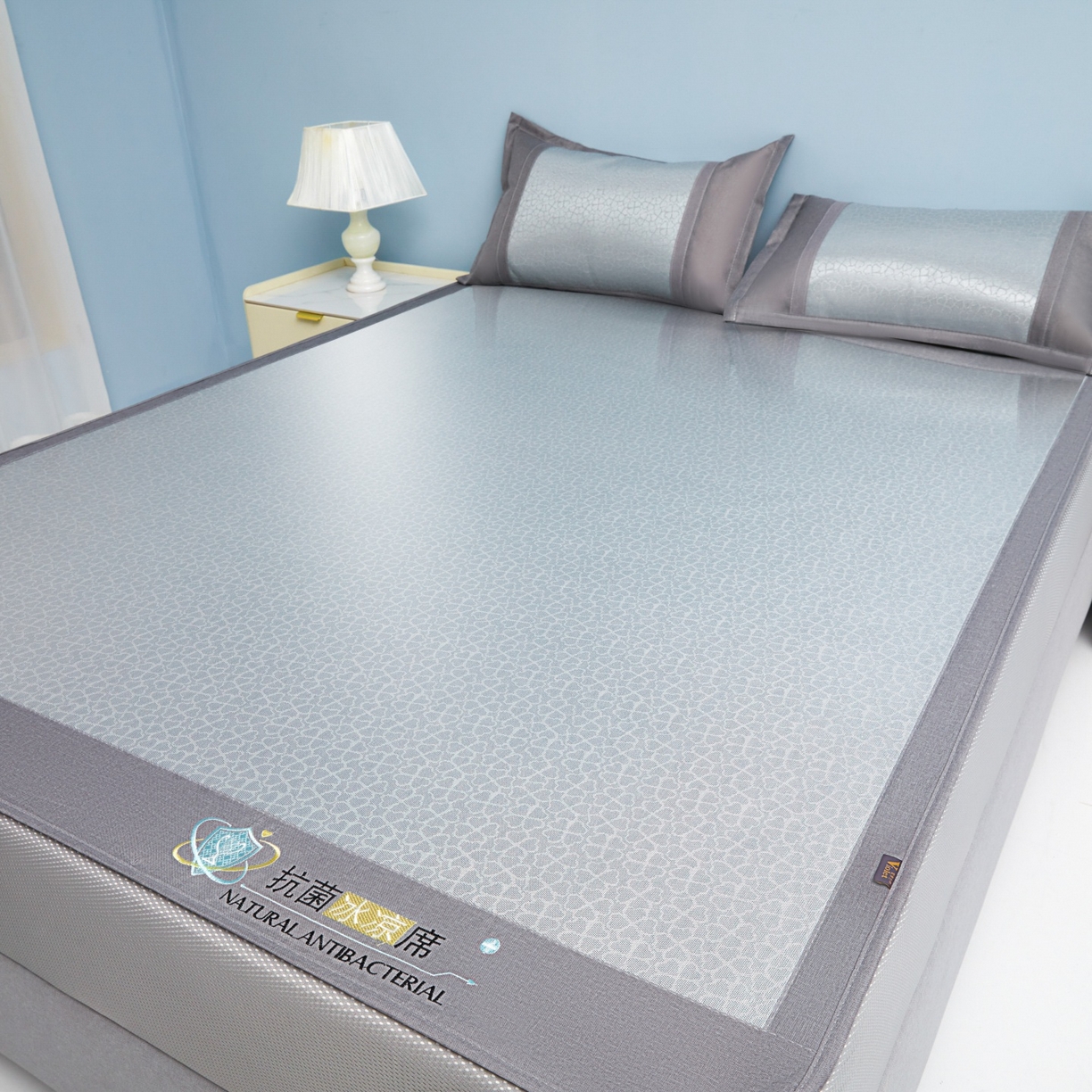 91家纺网 家纺一手货源 找家纺 航途席业 2026新款抗菌提花冰丝席-心相依 心相依-灰床笠款