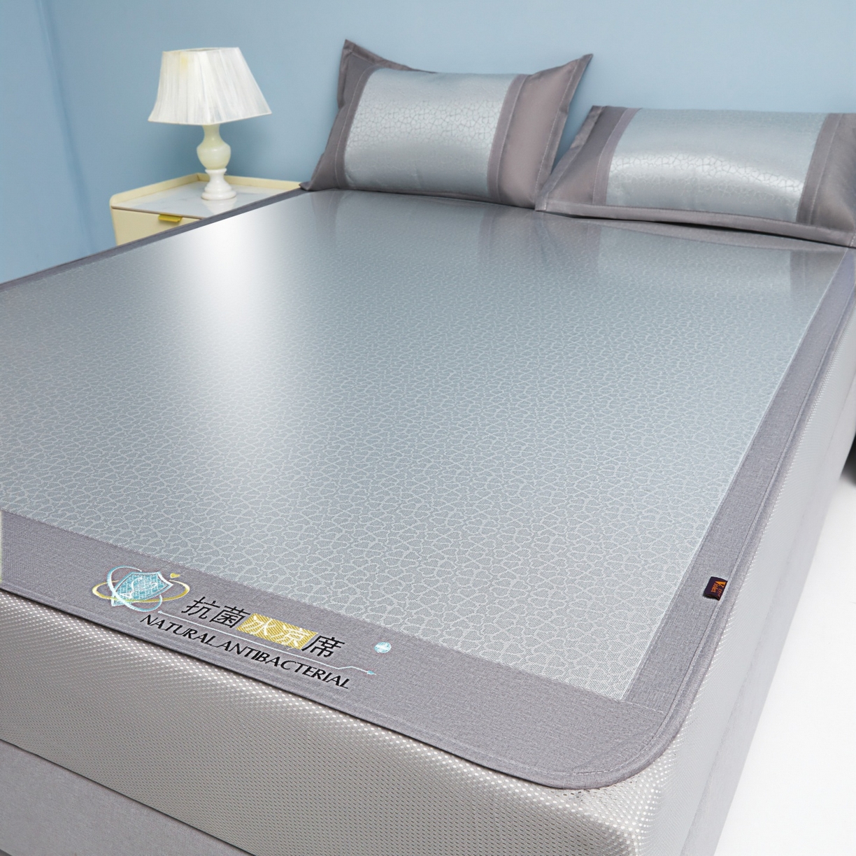 91家纺网 家纺一手货源 找家纺 航途席业 2026新款抗菌提花冰丝席-心相依 心相依-灰床笠款