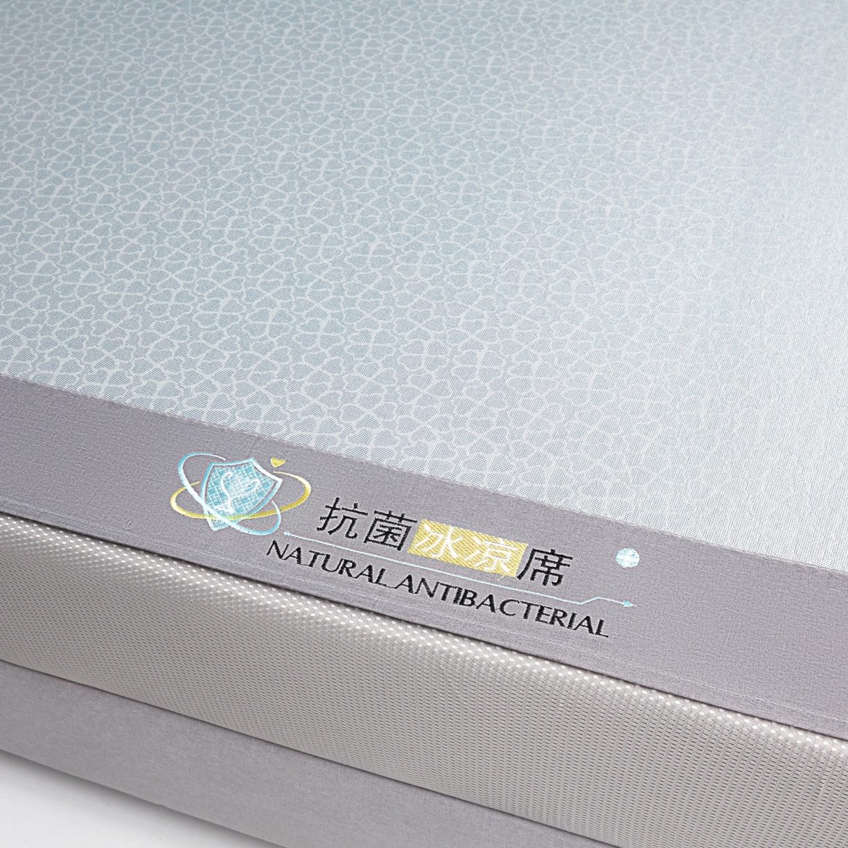 91家纺网 家纺一手货源 找家纺 航途席业 2026新款抗菌提花冰丝席-心相依 心相依-灰床笠款