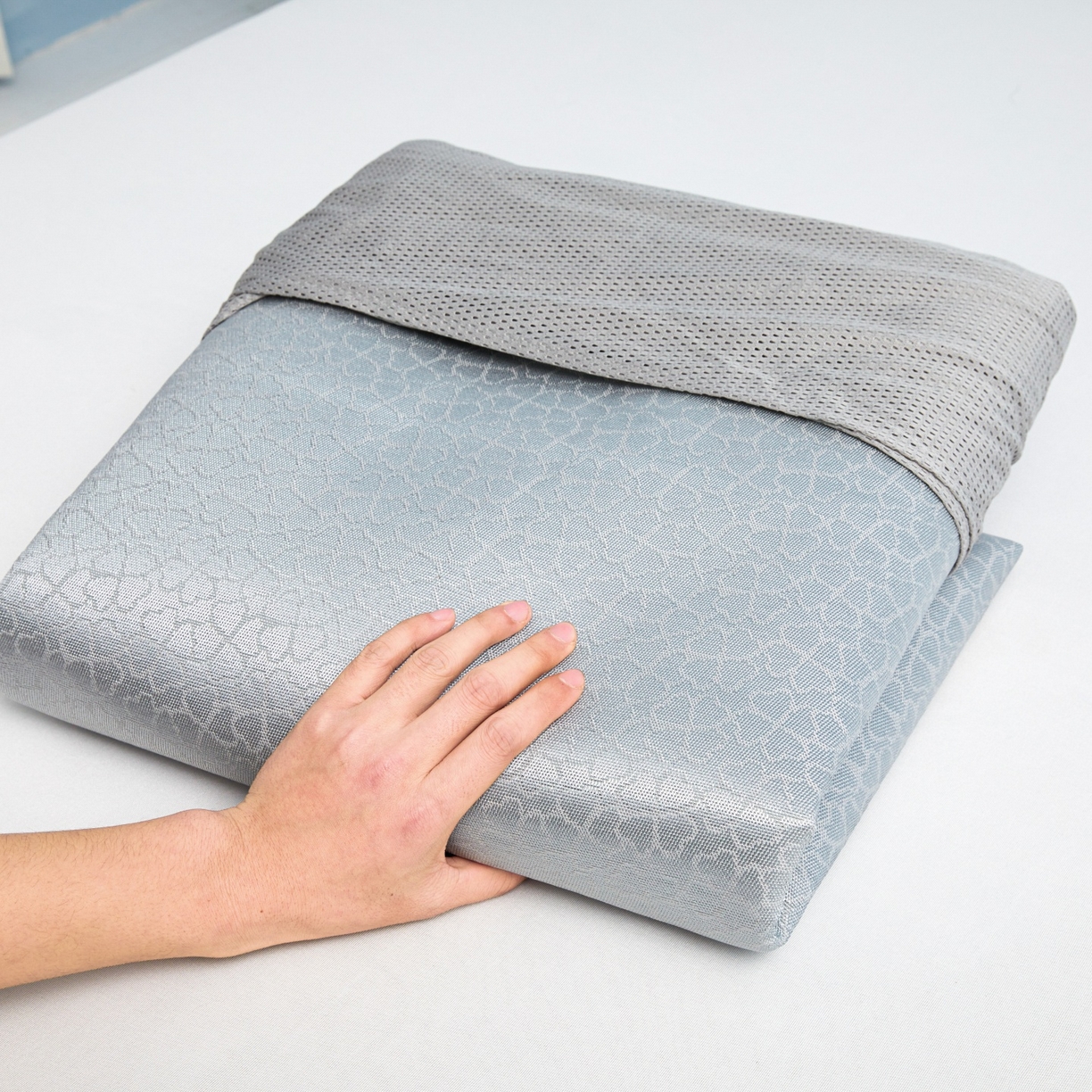 91家纺网 家纺一手货源 找家纺 航途席业 2026新款抗菌提花冰丝席-心相依 心相依-灰床笠款