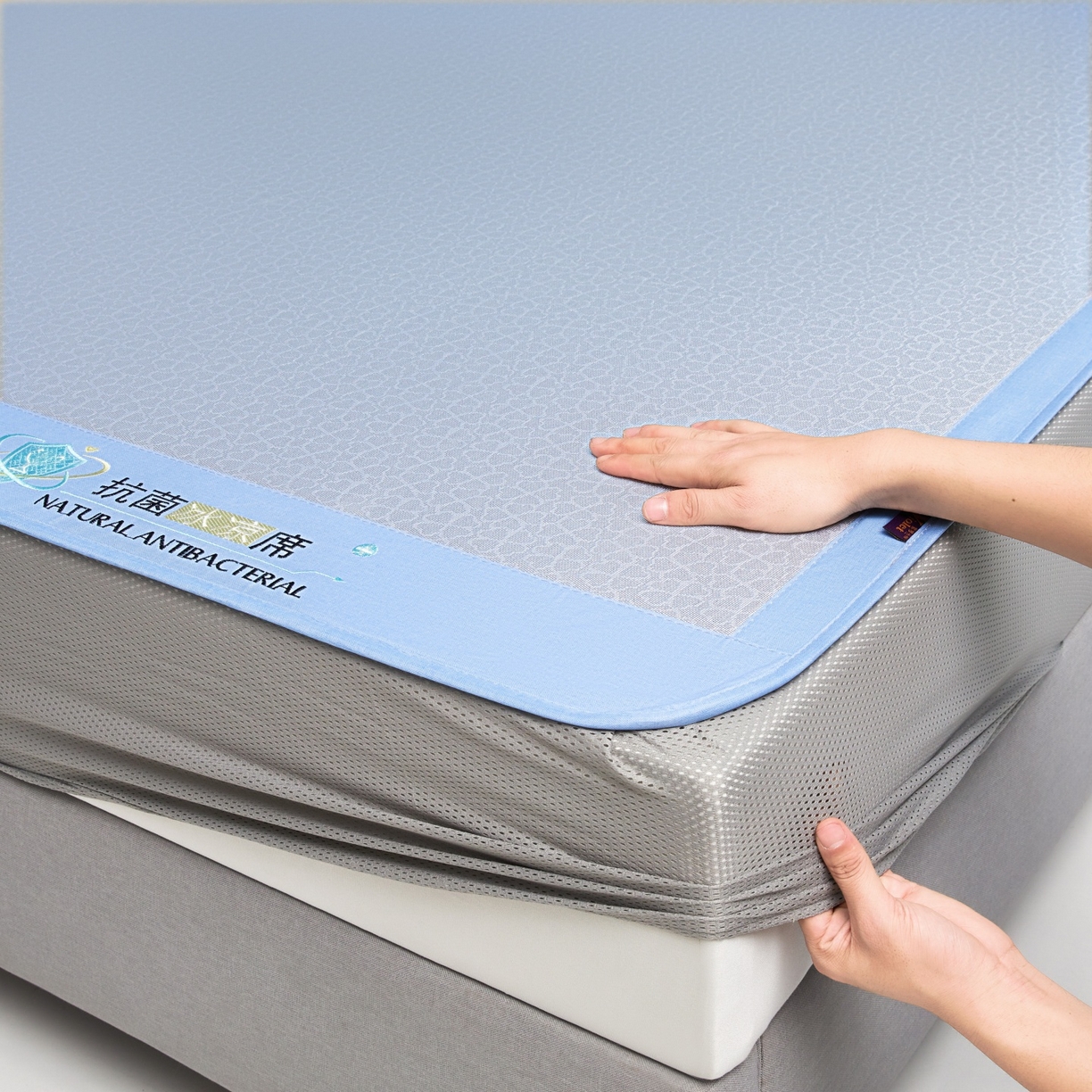 91家纺网 家纺一手货源 找家纺 航途席业 2026新款抗菌提花冰丝席-心相依 心相依-蓝床笠款