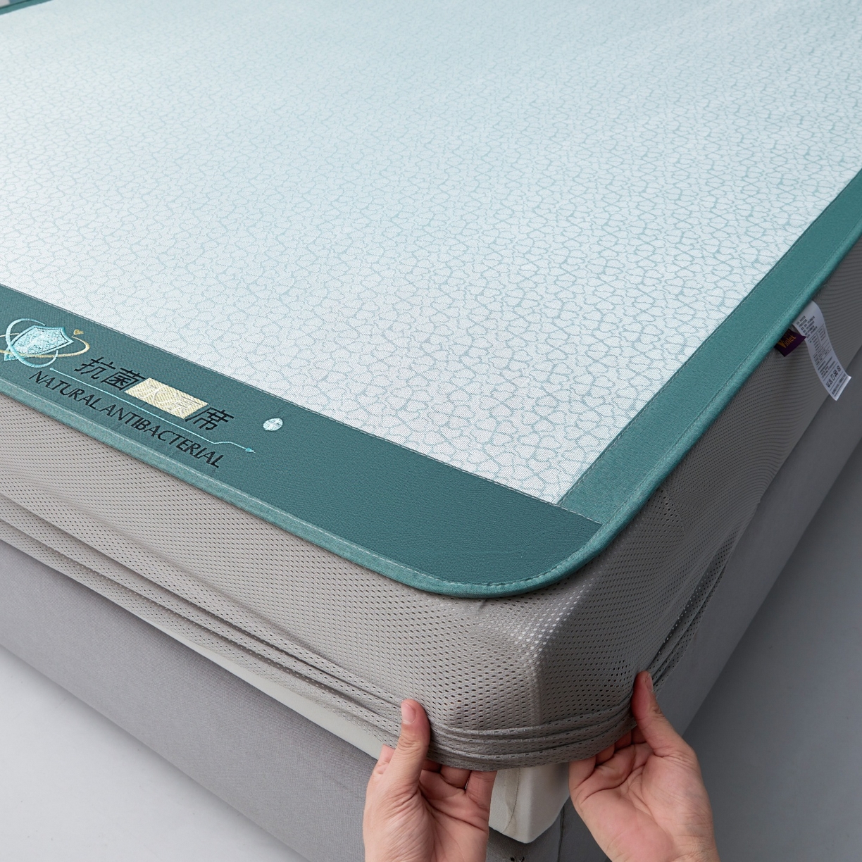 91家纺网 家纺一手货源 找家纺 航途席业 2026新款抗菌提花冰丝席-心相依 心相依-绿床笠款