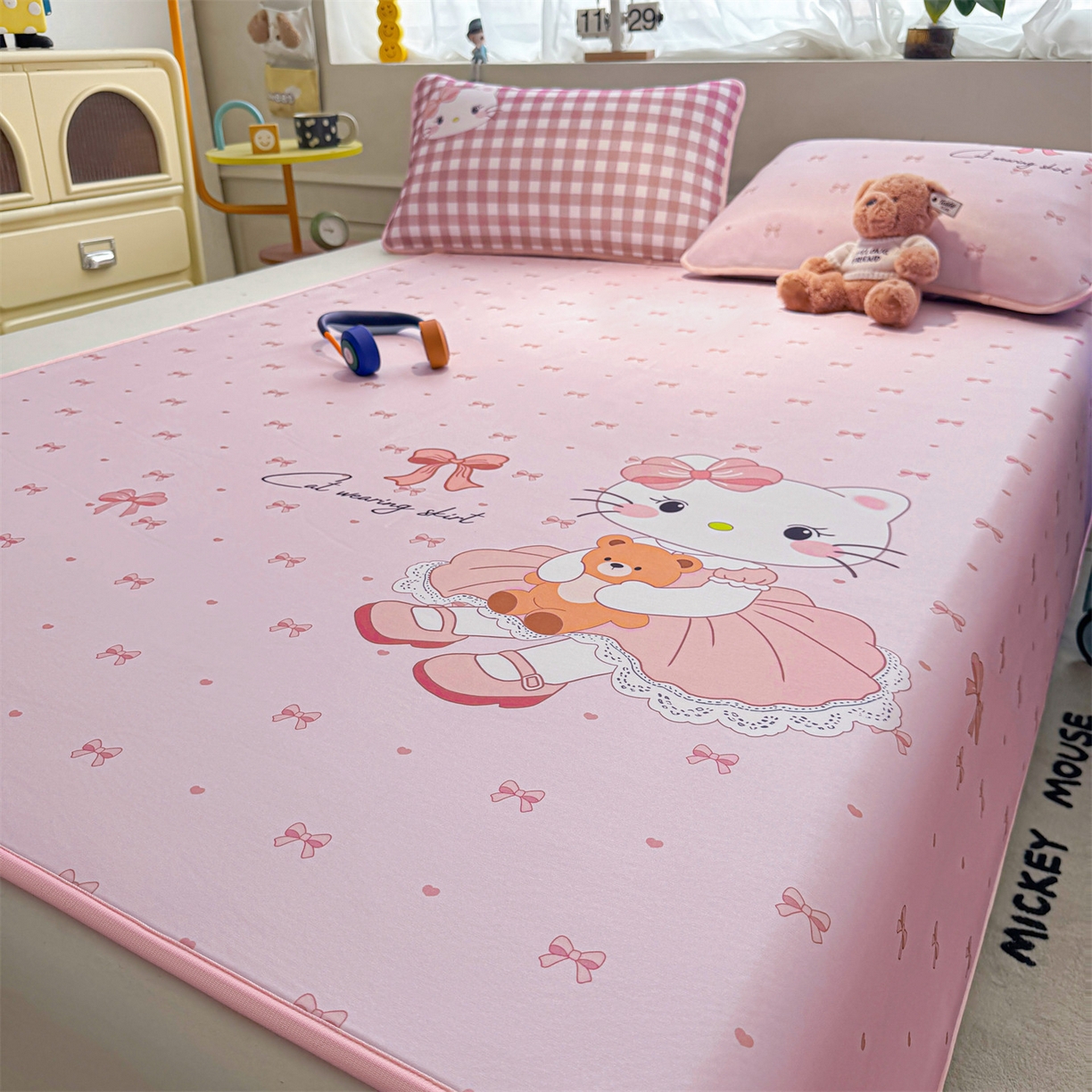 91家纺网 家纺一手货源 找家纺 雯豆家纺 【10A抗菌包检测】2026新款小冰皮卡通大版冰丝软席子凉席三件套凉感平铺款 小冰皮凉席-淑女猫