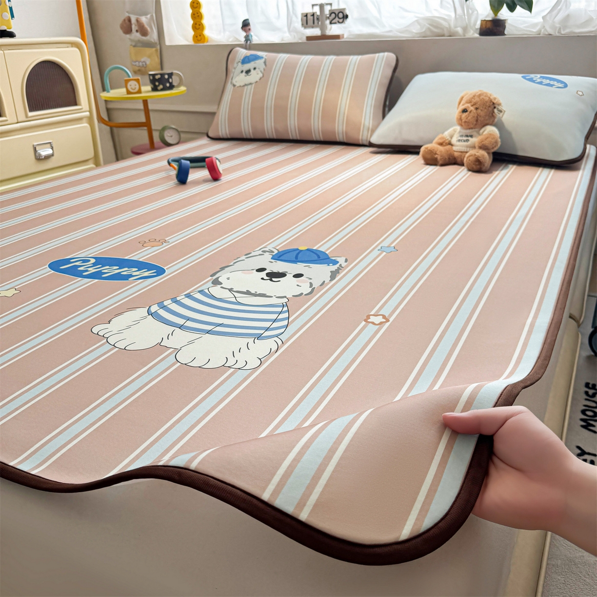 91家纺网 家纺一手货源 找家纺 雯豆家纺 【10A抗菌包检测】2026新款小冰皮卡通大版冰丝软席子凉席三件套凉感平铺款 小冰皮凉席-西高地