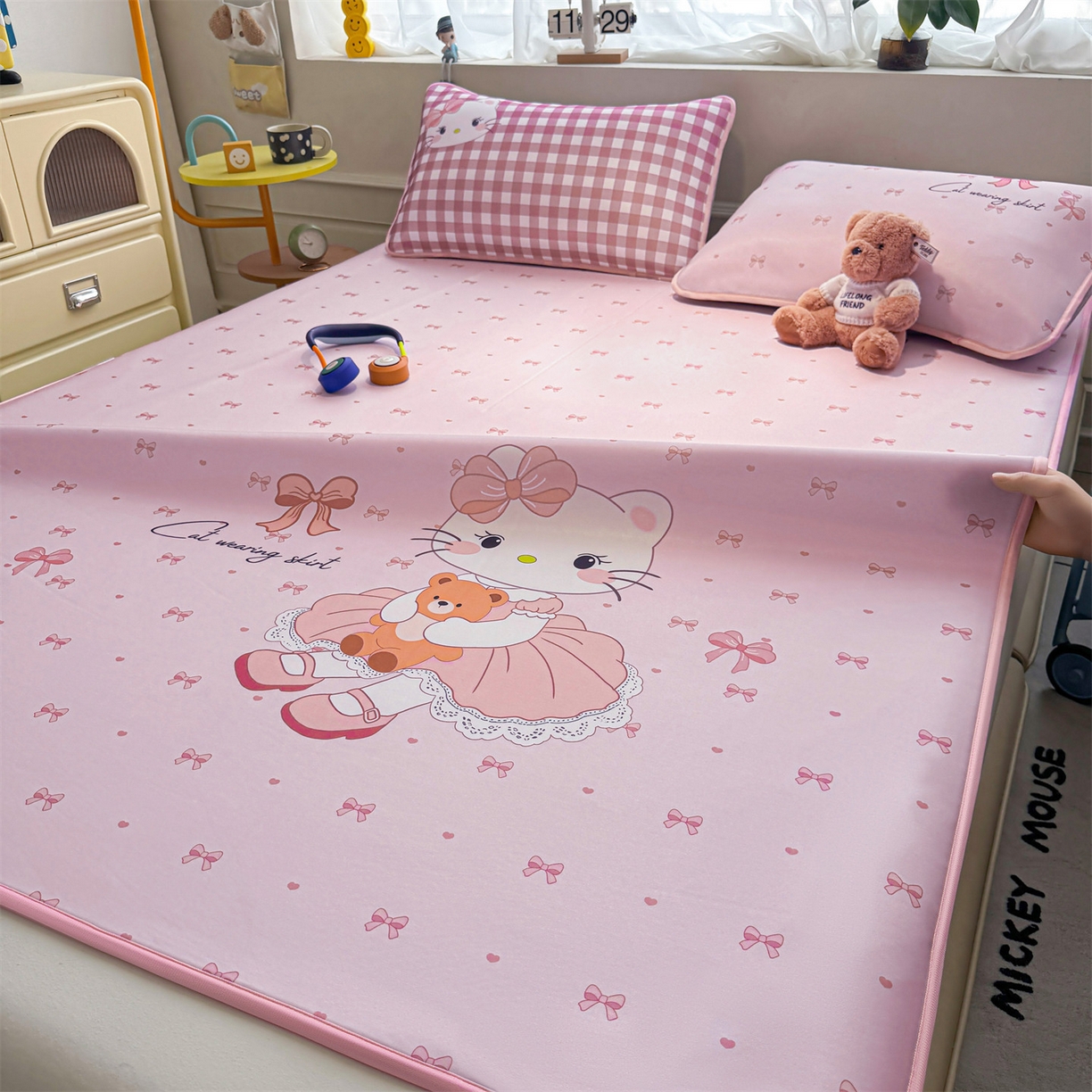 91家纺网 家纺一手货源 找家纺 雯豆家纺 【10A抗菌包检测】2026新款小冰皮卡通大版冰丝软席子凉席三件套凉感平铺款 小冰皮凉席-淑女猫