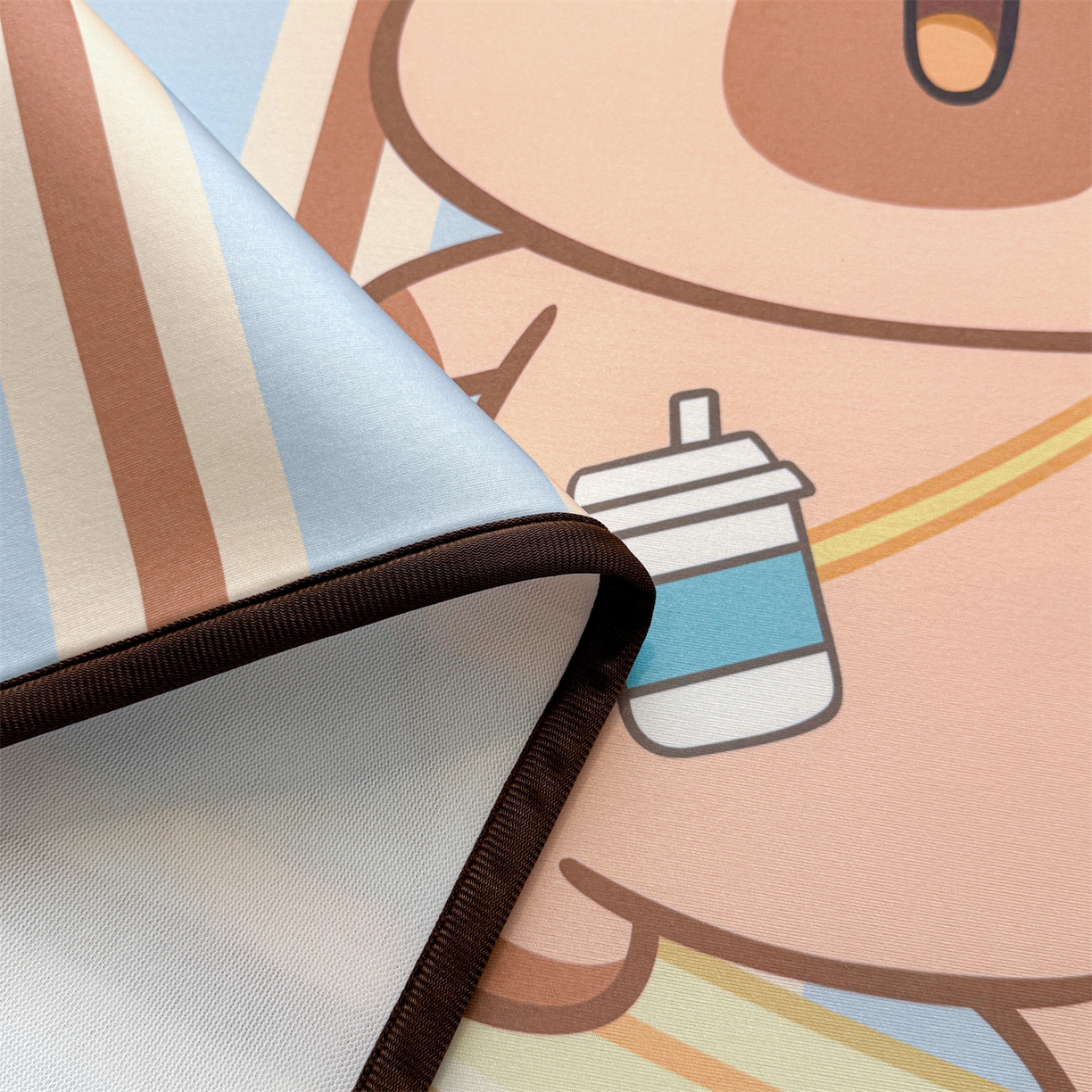 91家纺网 家纺一手货源 找家纺 雯豆家纺 【10A抗菌包检测】2026新款小冰皮卡通大版冰丝软席子凉席三件套凉感平铺款 小冰皮凉席-水豚冲浪记