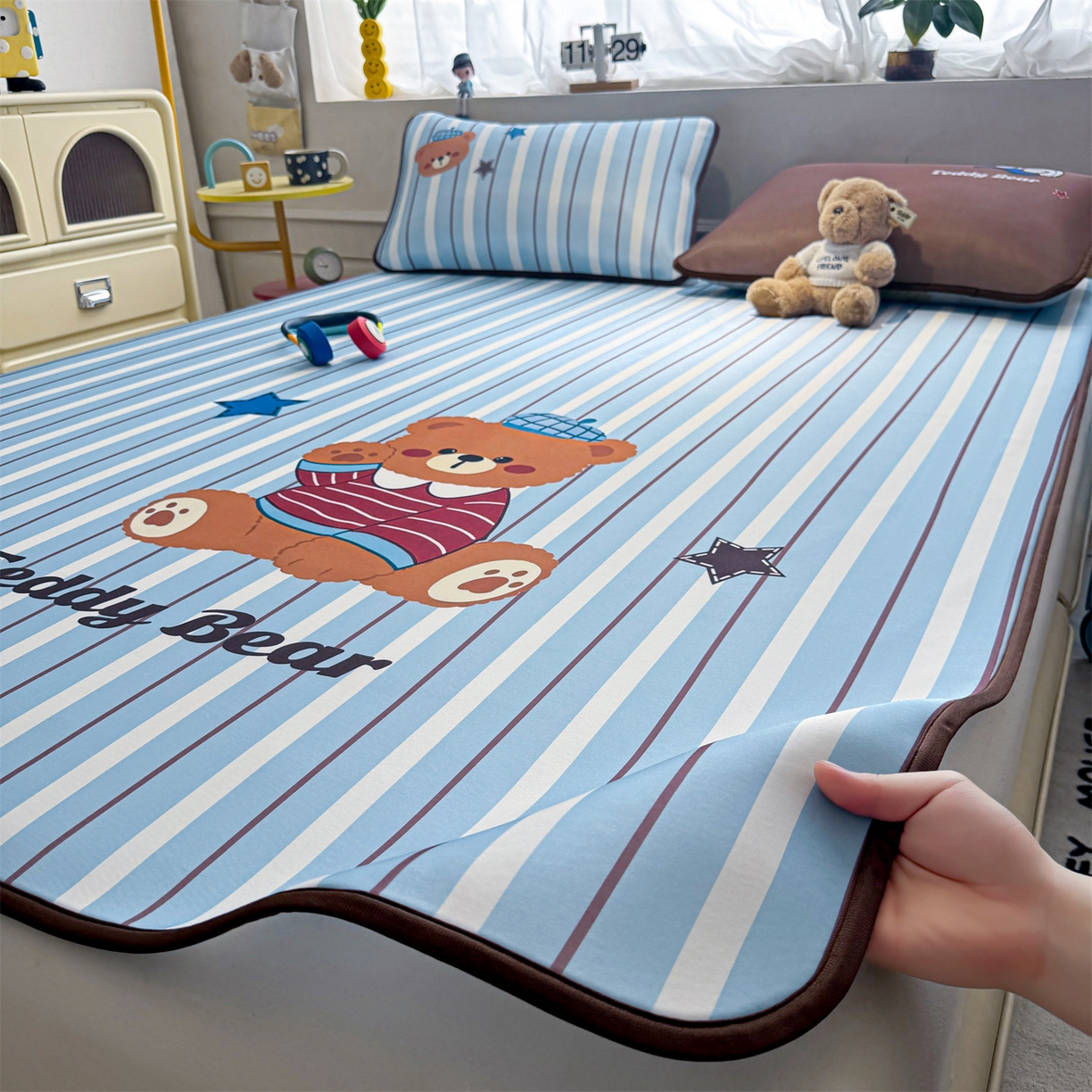 91家纺网 家纺一手货源 找家纺 雯豆家纺 【10A抗菌包检测】2026新款小冰皮卡通大版冰丝软席子凉席三件套凉感平铺款 小冰皮凉席-泰迪熊