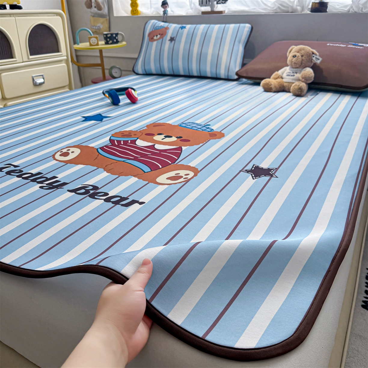 91家纺网 家纺一手货源 找家纺 雯豆家纺 【10A抗菌包检测】2026新款小冰皮卡通大版冰丝软席子凉席三件套凉感平铺款 小冰皮凉席-泰迪熊