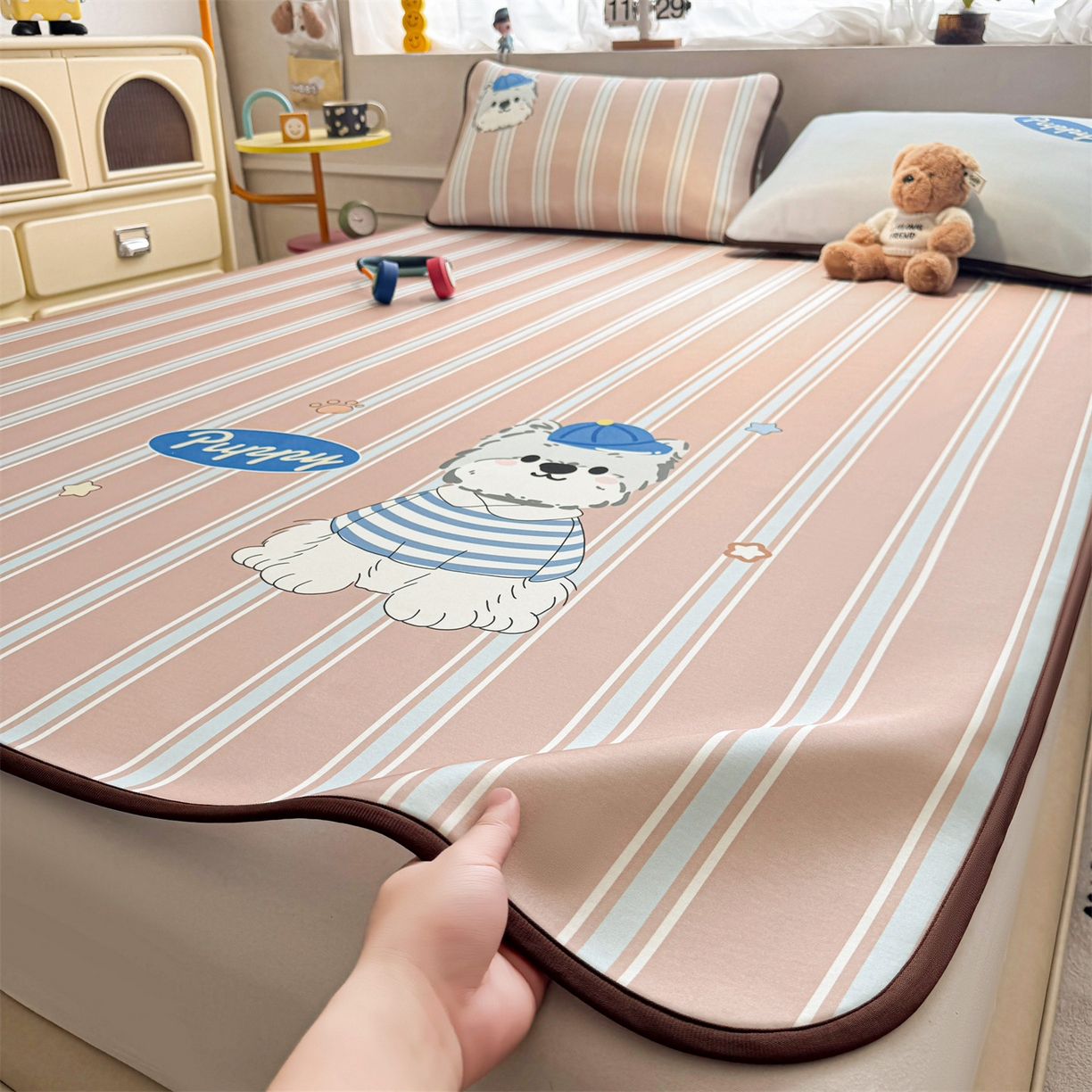 91家纺网 家纺一手货源 找家纺 雯豆家纺 【10A抗菌包检测】2026新款小冰皮卡通大版冰丝软席子凉席三件套凉感平铺款 小冰皮凉席-西高地