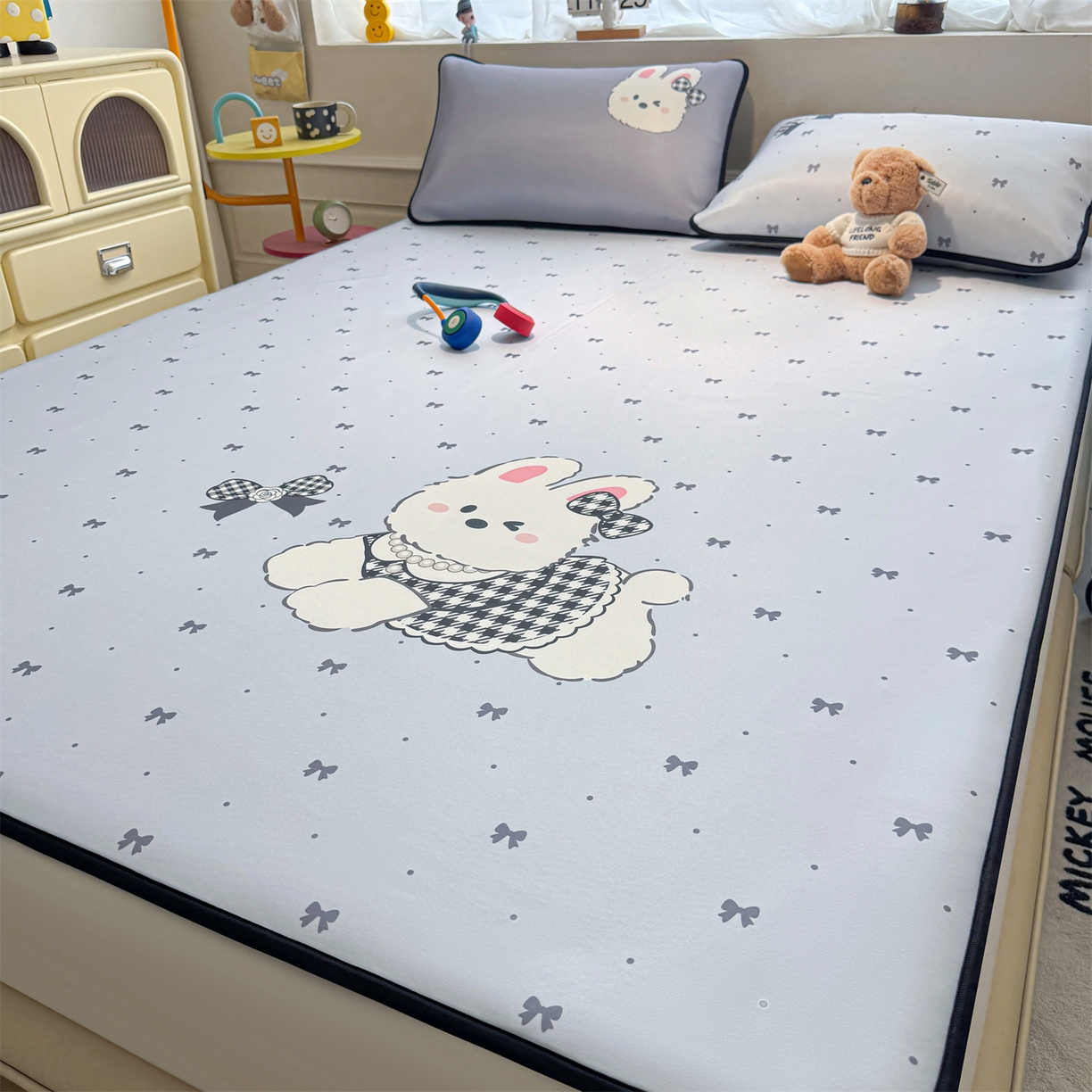 91家纺网 家纺一手货源 找家纺 雯豆家纺 【10A抗菌包检测】2026新款小冰皮卡通大版冰丝软席子凉席三件套凉感平铺款 小冰皮凉席-香香兔