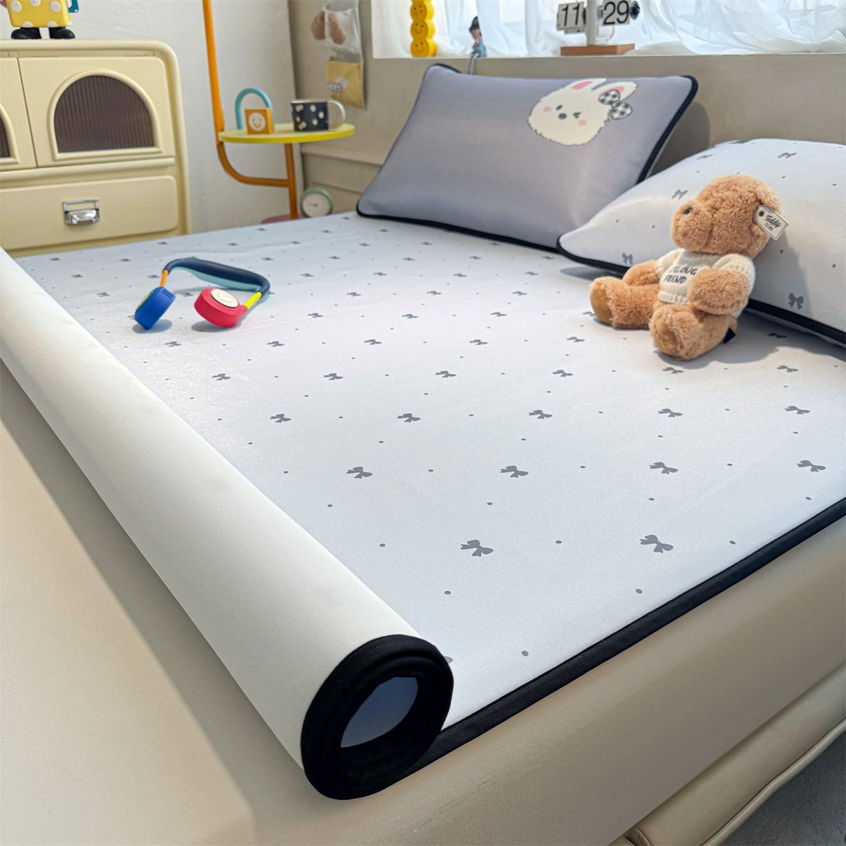 91家纺网 家纺一手货源 找家纺 雯豆家纺 【10A抗菌包检测】2026新款小冰皮卡通大版冰丝软席子凉席三件套凉感平铺款 小冰皮凉席-香香兔