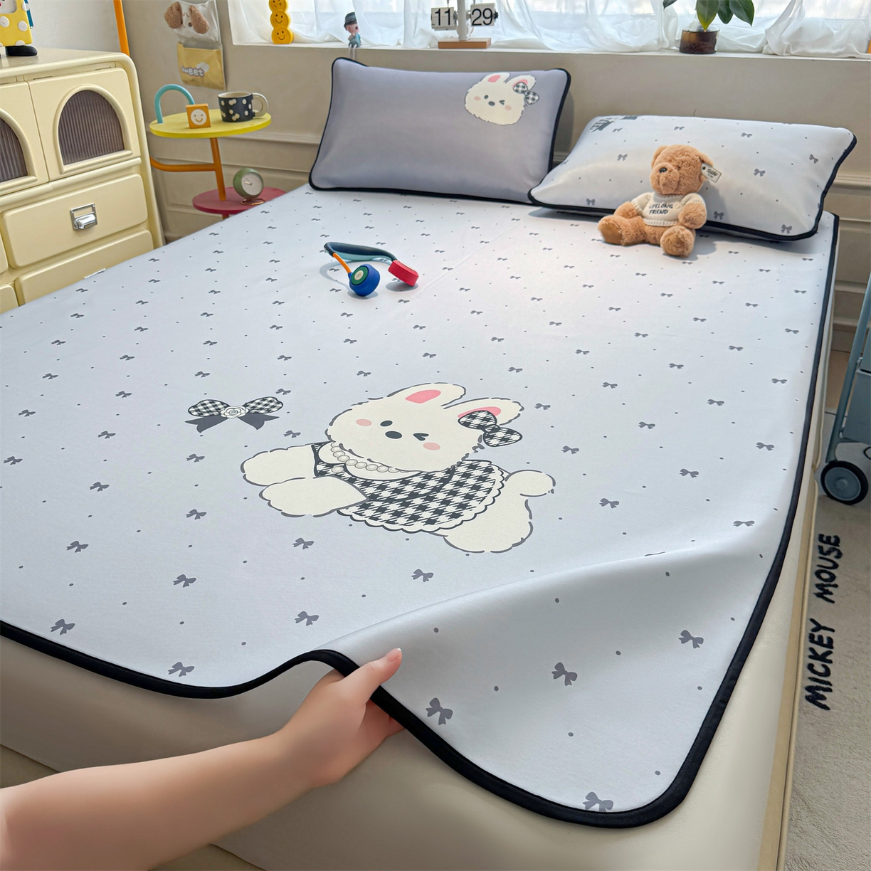 91家纺网 家纺一手货源 找家纺 雯豆家纺 【10A抗菌包检测】2026新款小冰皮卡通大版冰丝软席子凉席三件套凉感平铺款 小冰皮凉席-香香兔