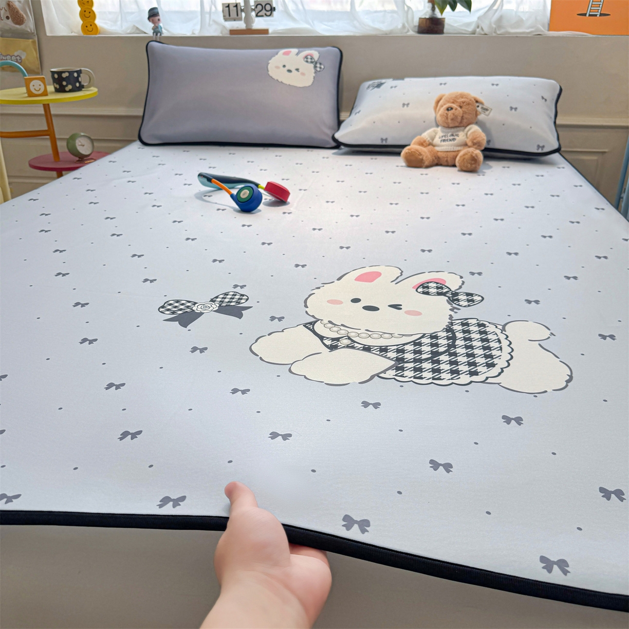 91家纺网 家纺一手货源 找家纺 雯豆家纺 【10A抗菌包检测】2026新款小冰皮卡通大版冰丝软席子凉席三件套凉感平铺款 小冰皮凉席-香香兔