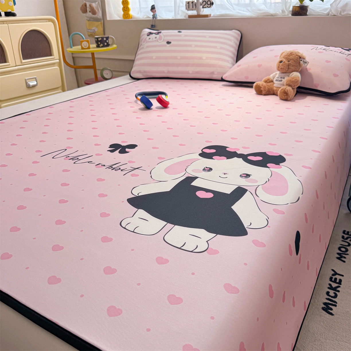 91家纺网 家纺一手货源 找家纺 雯豆家纺 【10A抗菌包检测】2026新款小冰皮卡通大版冰丝软席子凉席三件套凉感平铺款 小冰皮凉席-安妮兔