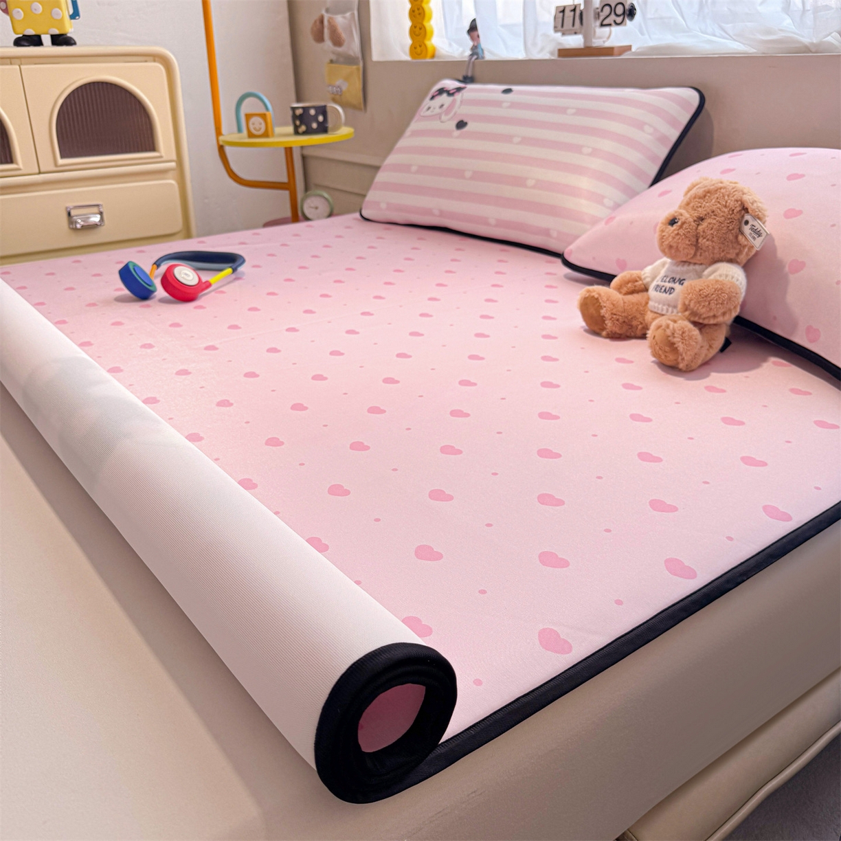 91家纺网 家纺一手货源 找家纺 雯豆家纺 【10A抗菌包检测】2026新款小冰皮卡通大版冰丝软席子凉席三件套凉感平铺款 小冰皮凉席-安妮兔