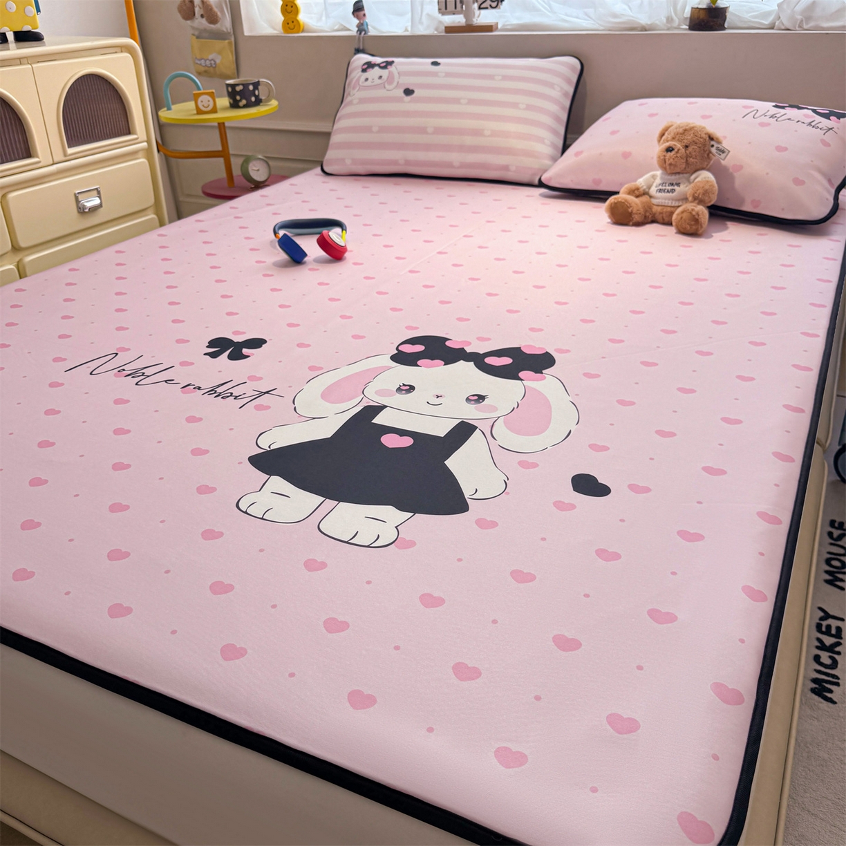 91家纺网 家纺一手货源 找家纺 雯豆家纺 【10A抗菌包检测】2026新款小冰皮卡通大版冰丝软席子凉席三件套凉感平铺款 小冰皮凉席-安妮兔