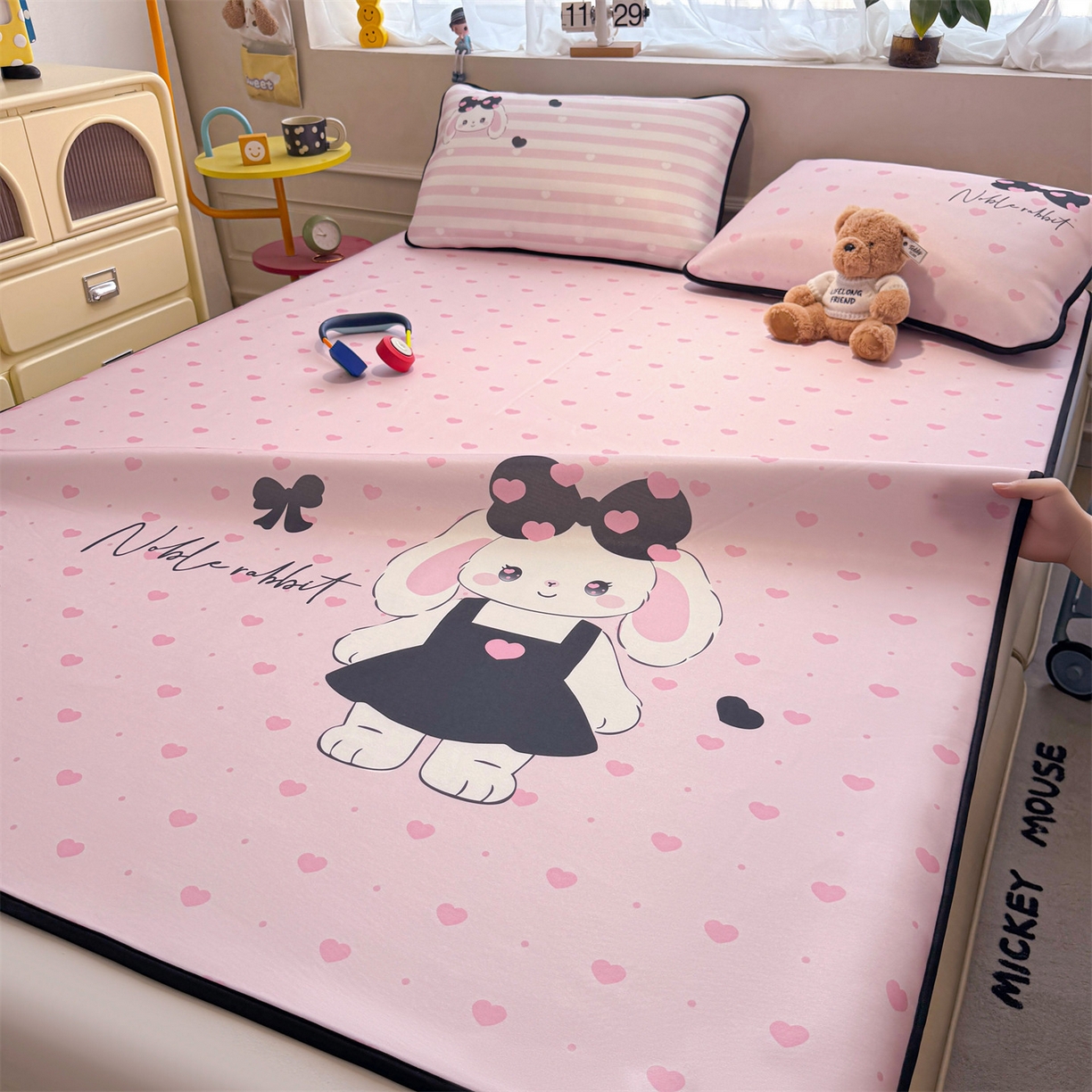 91家纺网 家纺一手货源 找家纺 雯豆家纺 【10A抗菌包检测】2026新款小冰皮卡通大版冰丝软席子凉席三件套凉感平铺款 小冰皮凉席-安妮兔