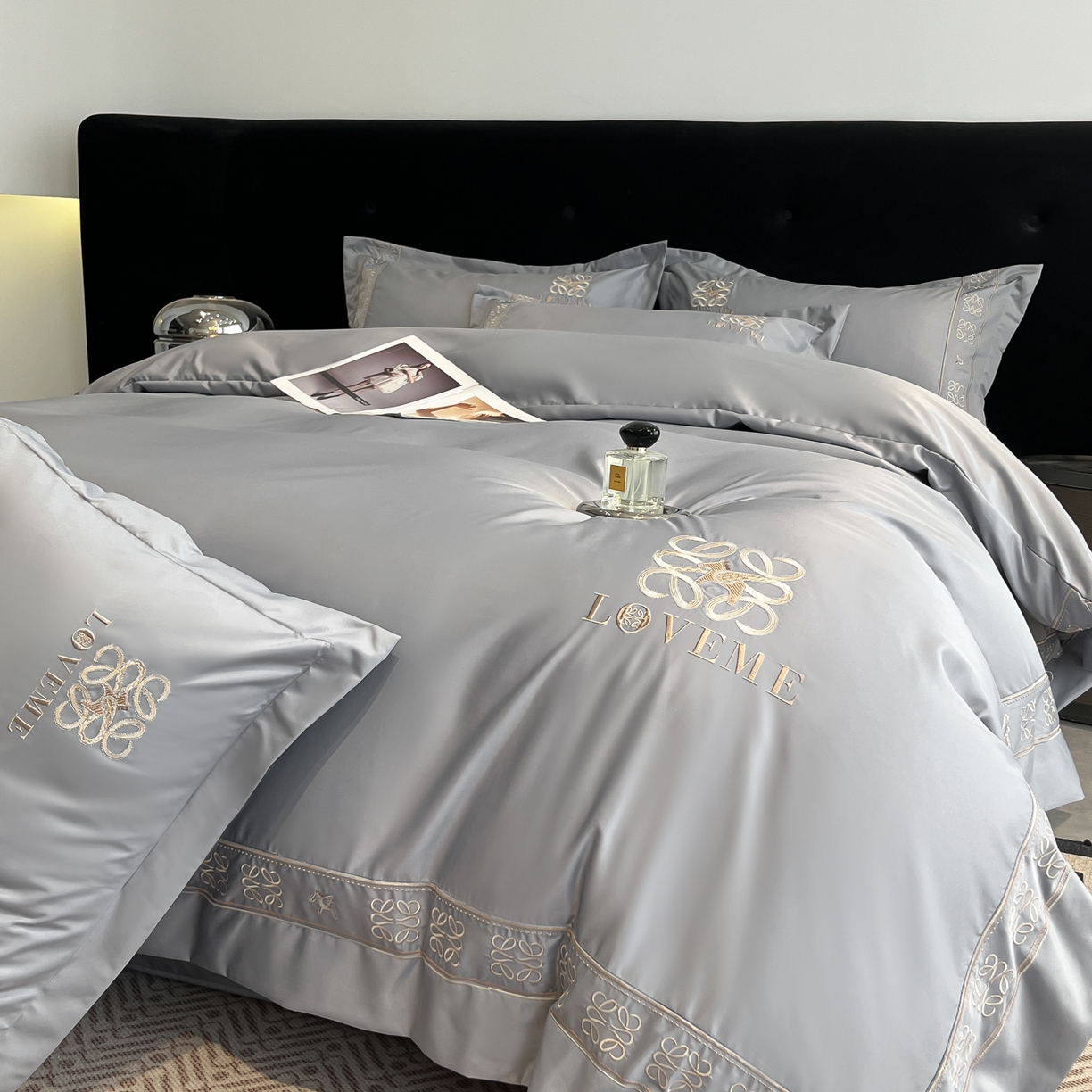 91家纺网 家纺一手货源 找家纺 金牛座家纺 2026新款亮丝细斜纹贡缎提花重工刺绣四件套床盖四件套-醉蝶 醉蝶-浅豆沙