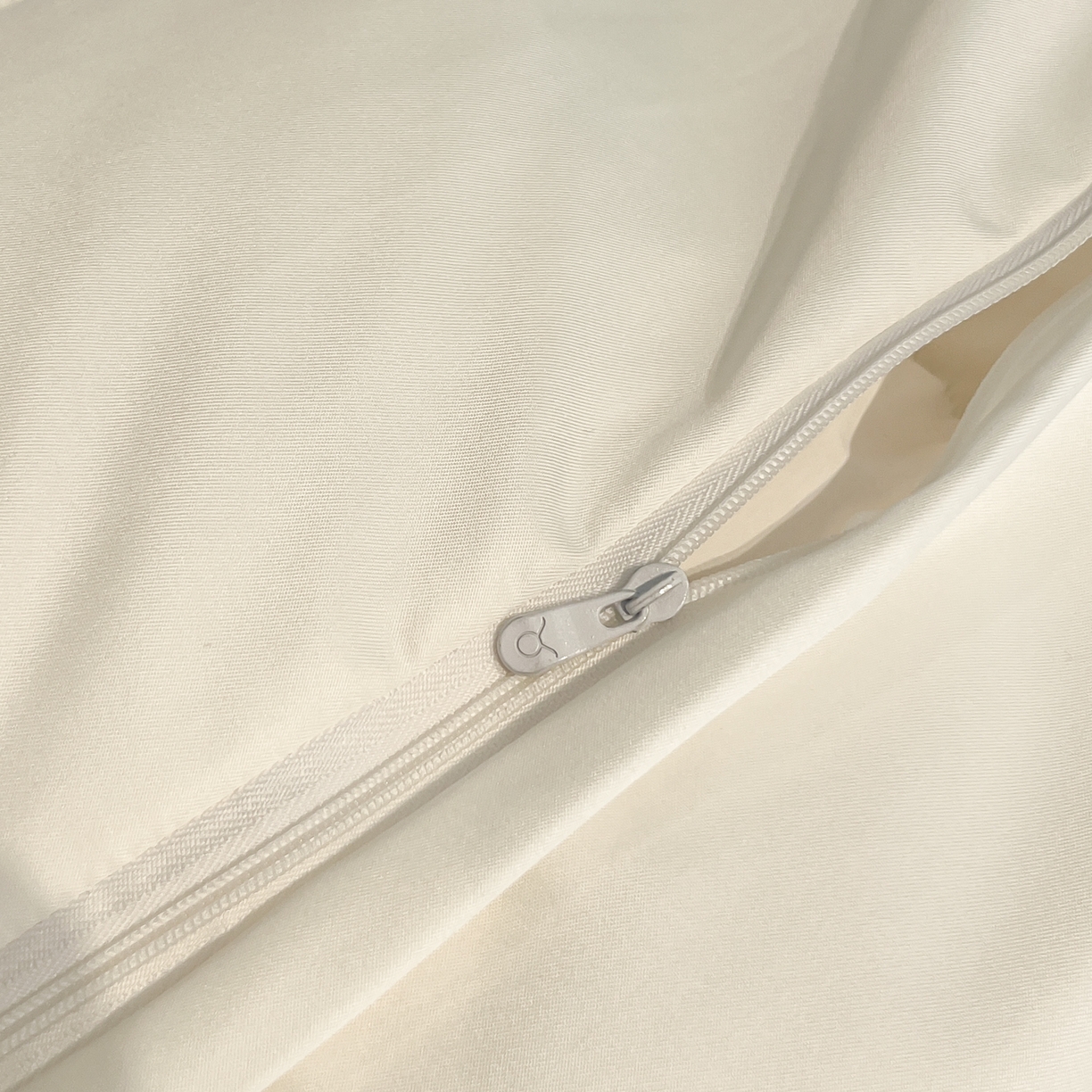 91家纺网 家纺一手货源 找家纺 金牛座家纺 2026新款细斜纹丝质重工刺绣四件套-嘉佰 嘉佰-奶白