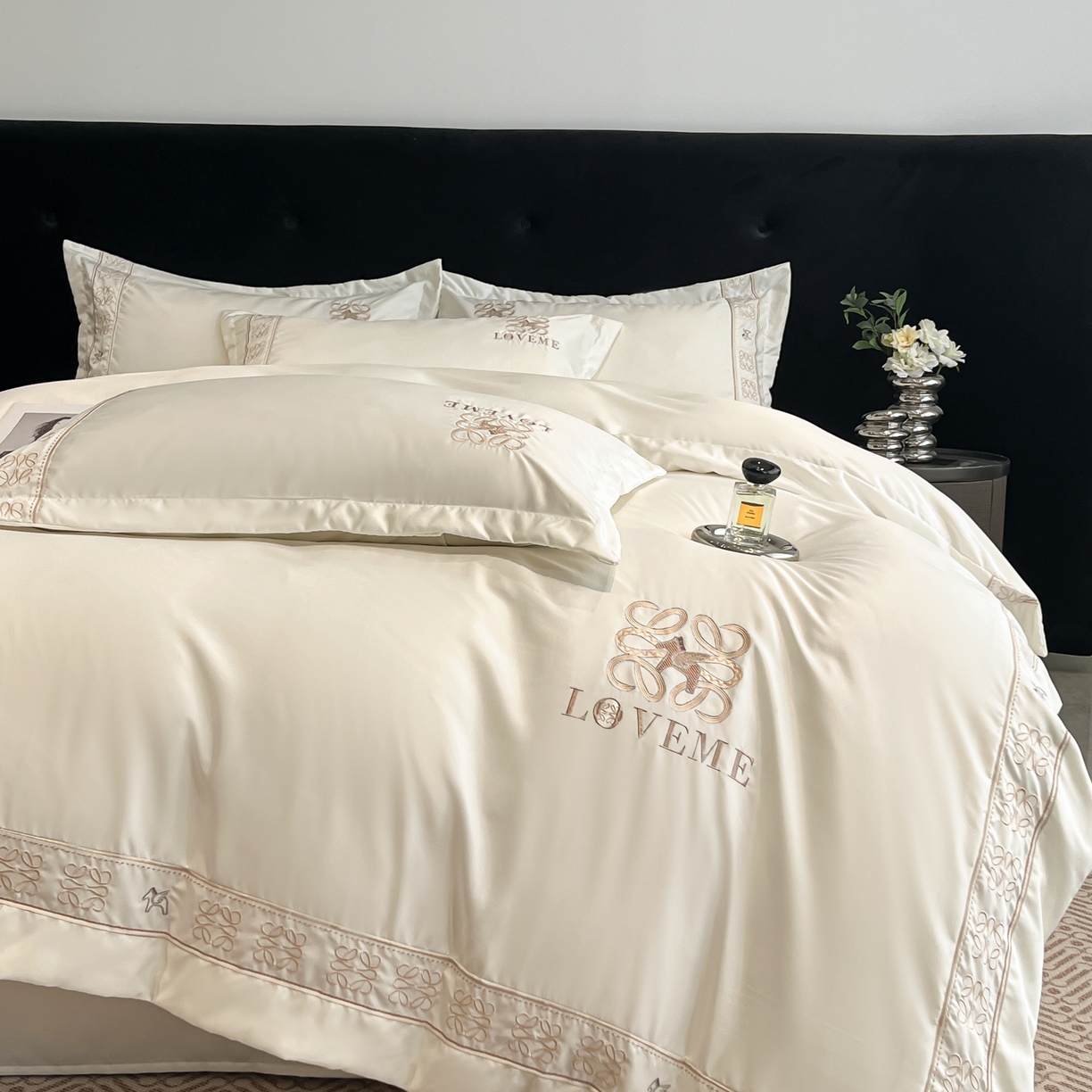 91家纺网 家纺一手货源 找家纺 金牛座家纺 2026新款细斜纹丝质重工刺绣四件套-嘉佰 嘉佰-奶白