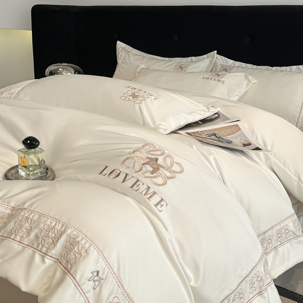 91家纺网 家纺一手货源 找家纺 金牛座家纺 2026新款细斜纹丝质重工刺绣四件套-嘉佰 嘉佰-奶白