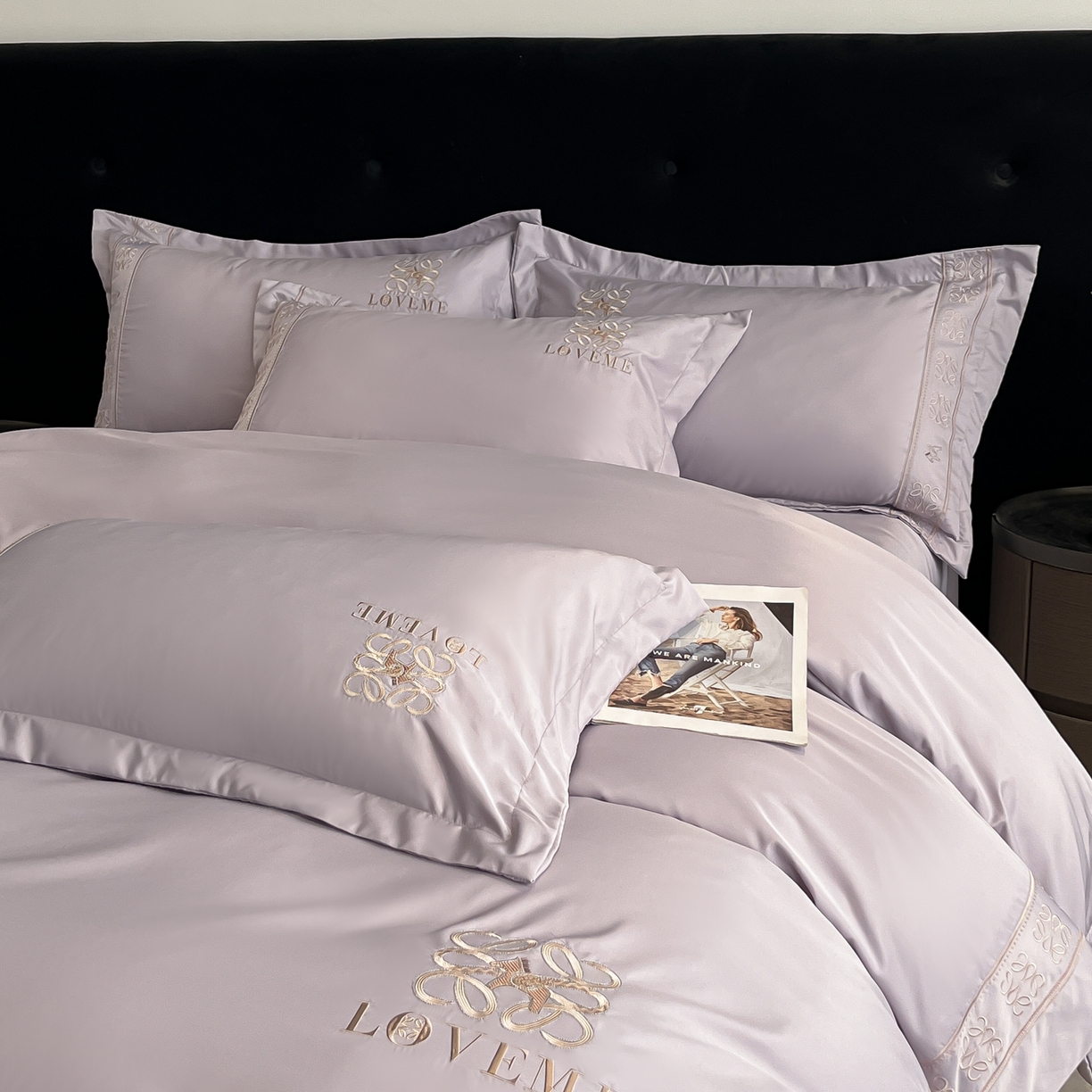 91家纺网 家纺一手货源 找家纺 金牛座家纺 2026新款细斜纹丝质重工刺绣四件套-嘉佰 嘉佰-浅紫