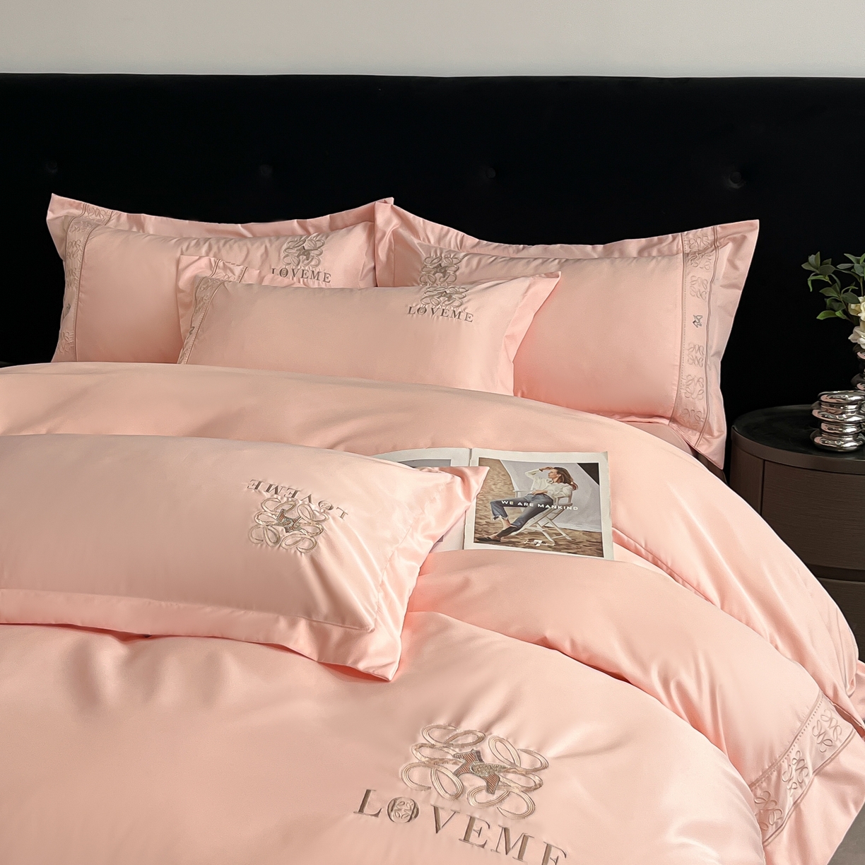 91家纺网 家纺一手货源 找家纺 金牛座家纺 2026新款细斜纹丝质重工刺绣四件套-嘉佰 嘉佰-浅粉