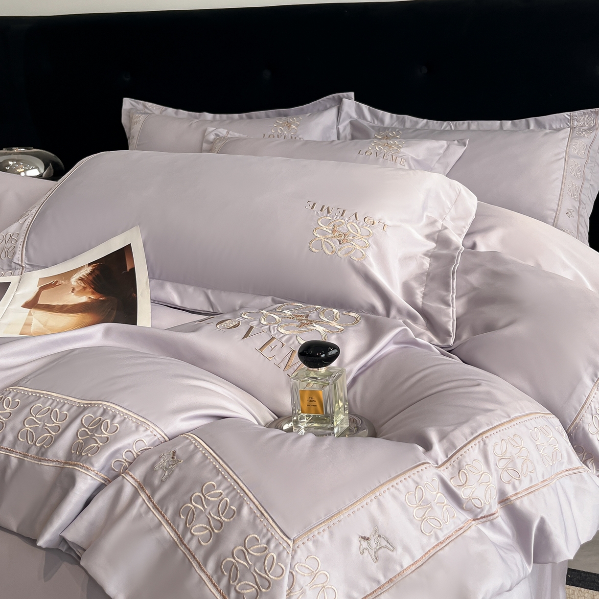 91家纺网 家纺一手货源 找家纺 金牛座家纺 2026新款细斜纹丝质重工刺绣四件套-嘉佰 嘉佰-浅紫