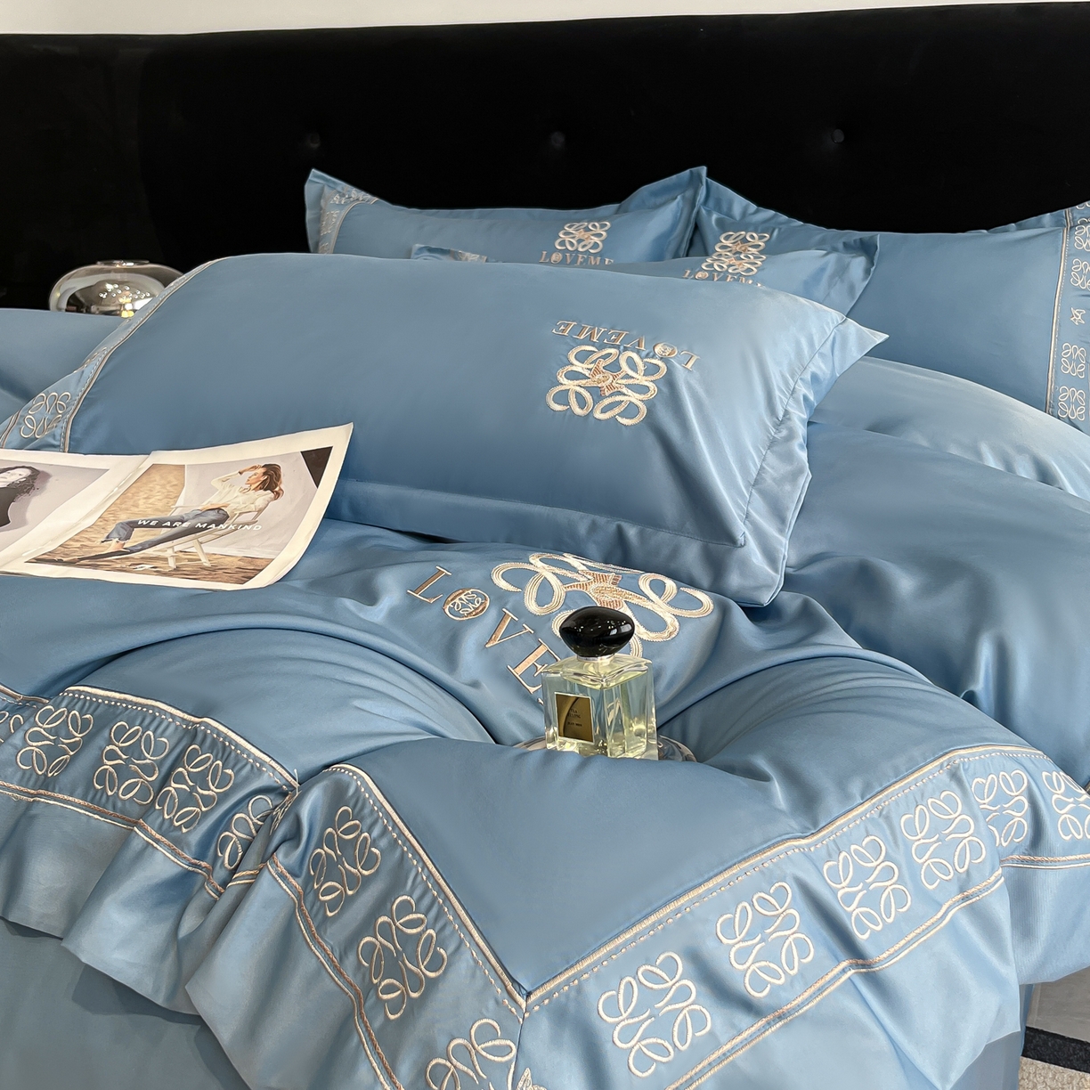 91家纺网 家纺一手货源 找家纺 金牛座家纺 2026新款细斜纹丝质重工刺绣四件套-嘉佰 嘉佰-精致蓝