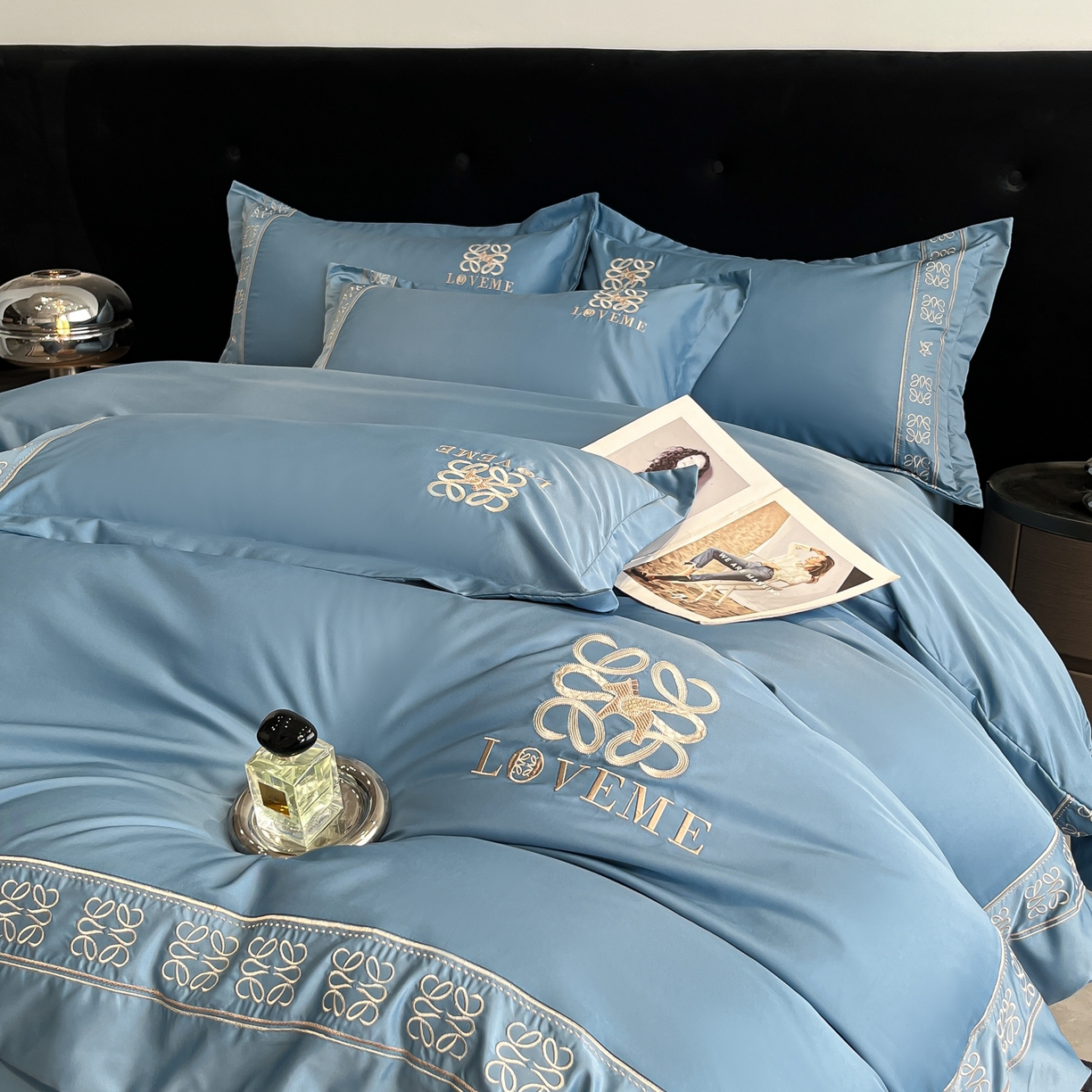 91家纺网 家纺一手货源 找家纺 金牛座家纺 2026新款细斜纹丝质重工刺绣四件套-嘉佰 嘉佰-精致蓝