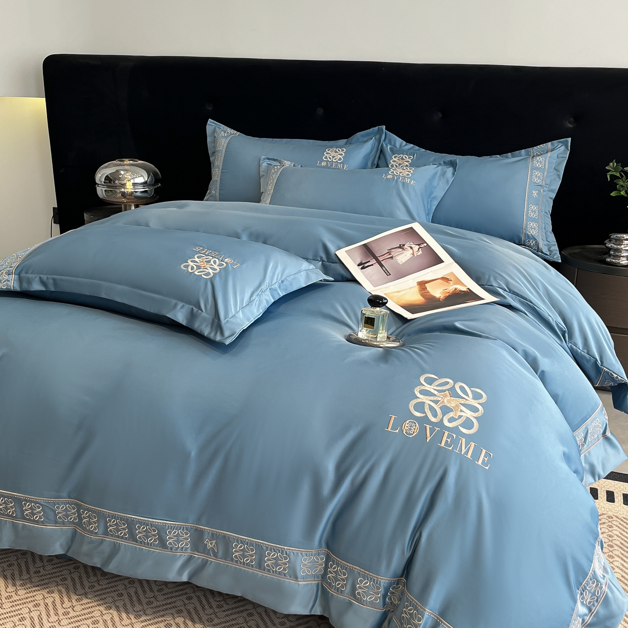 91家纺网 家纺一手货源 找家纺 金牛座家纺 2026新款细斜纹丝质重工刺绣四件套-嘉佰 嘉佰-精致蓝