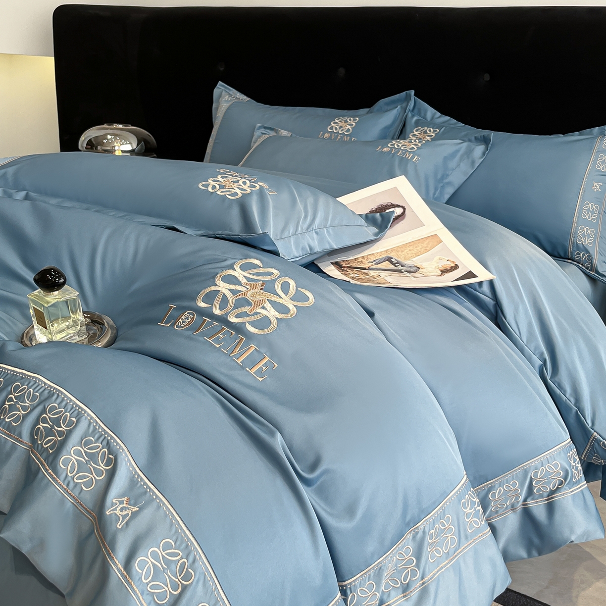 91家纺网 家纺一手货源 找家纺 金牛座家纺 2026新款细斜纹丝质重工刺绣四件套-嘉佰 嘉佰-精致蓝