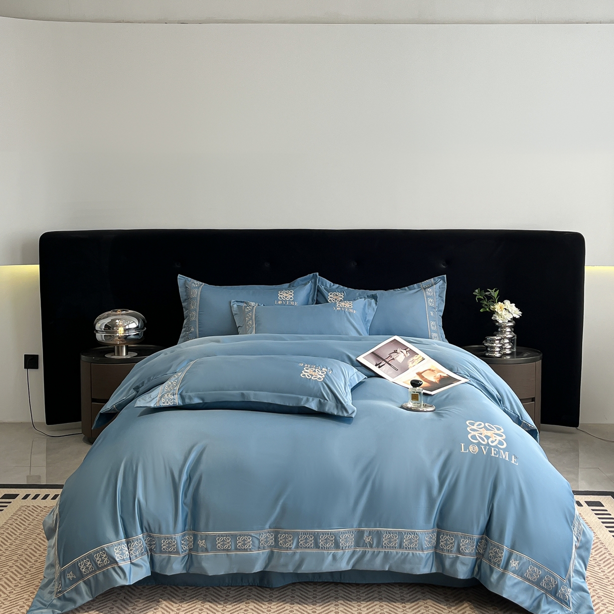 91家纺网 家纺一手货源 找家纺 金牛座家纺 2026新款细斜纹丝质重工刺绣四件套-嘉佰 嘉佰-精致蓝