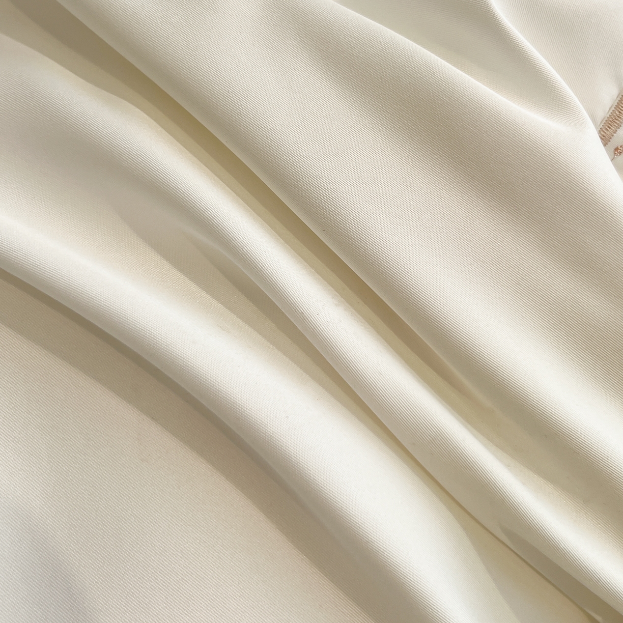 91家纺网 家纺一手货源 找家纺 金牛座家纺 2026新款细斜纹丝质重工刺绣四件套-嘉佰 嘉佰-奶白