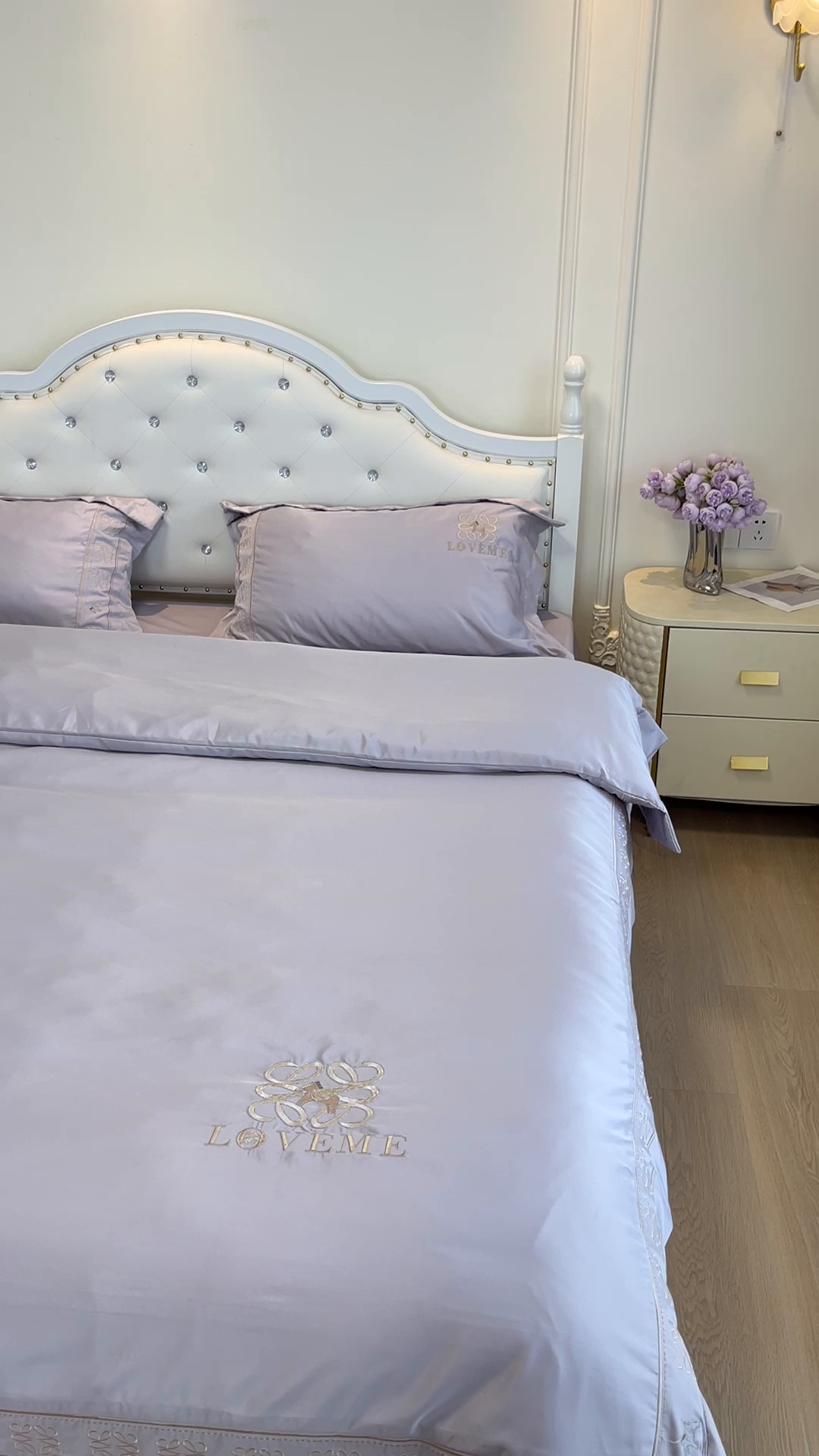 91家纺网 家纺一手货源 找家纺 金牛座家纺 2026新款细斜纹丝质重工刺绣四件套-嘉佰 嘉佰-浅紫