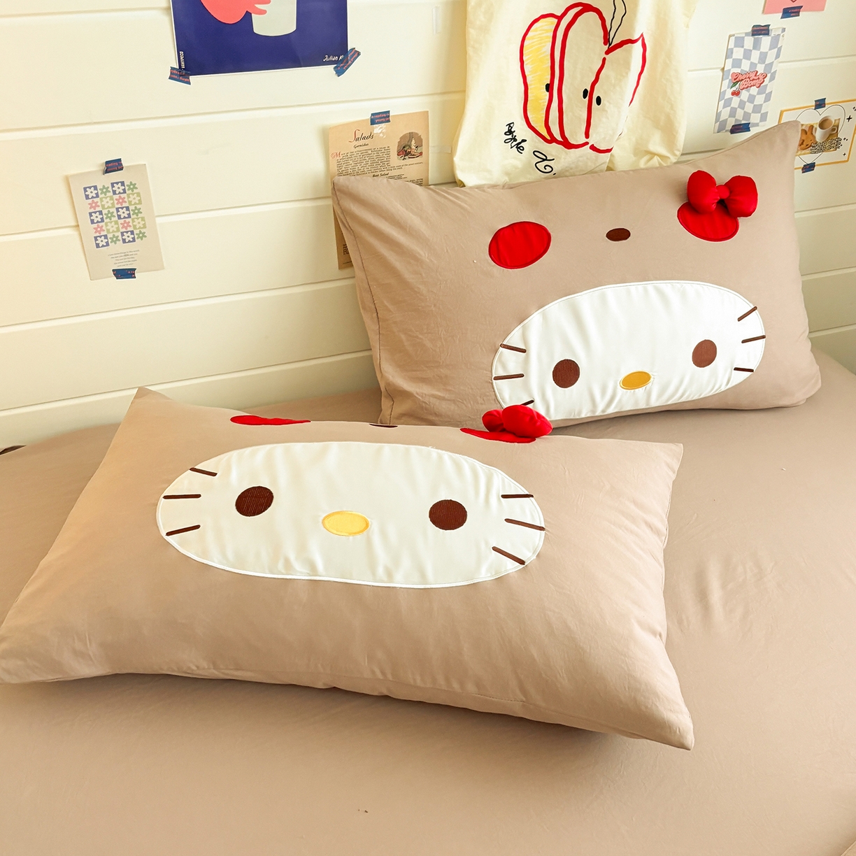 91家纺网 家纺一手货源 找家纺 色鬼布艺高端家居主号 2026新款韩国设计师款仿古棉可爱毛巾绣四件套 萌萌猫咪-驼