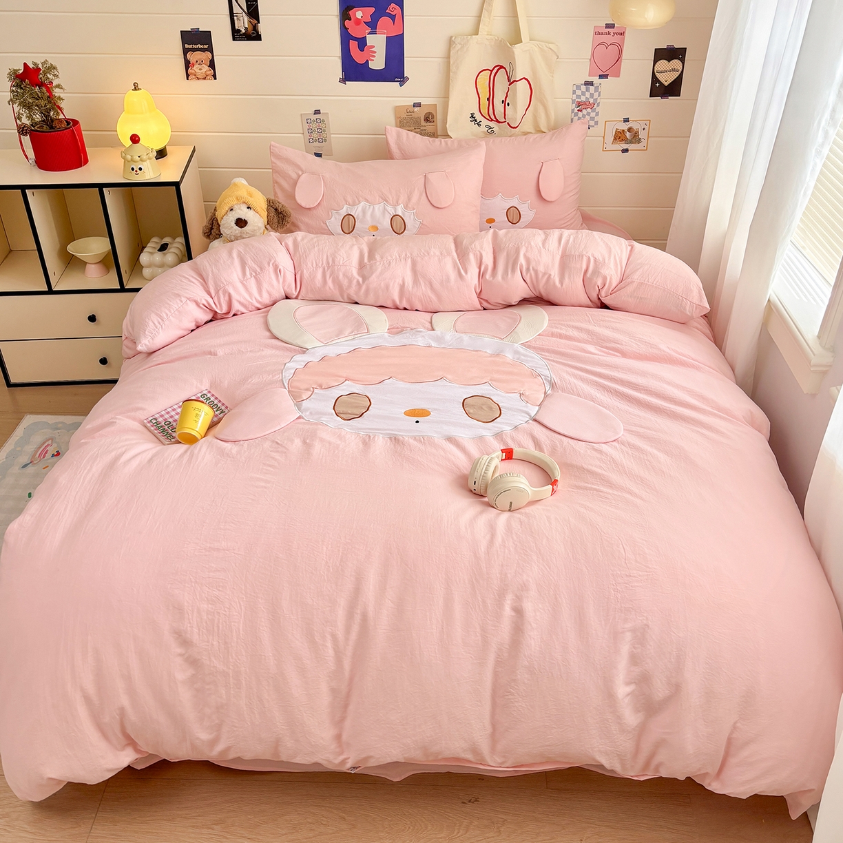 91家纺网 家纺一手货源 找家纺 色鬼布艺高端家居主号 2026新款韩国设计师款仿古棉可爱毛巾绣四件套 兔兔女孩