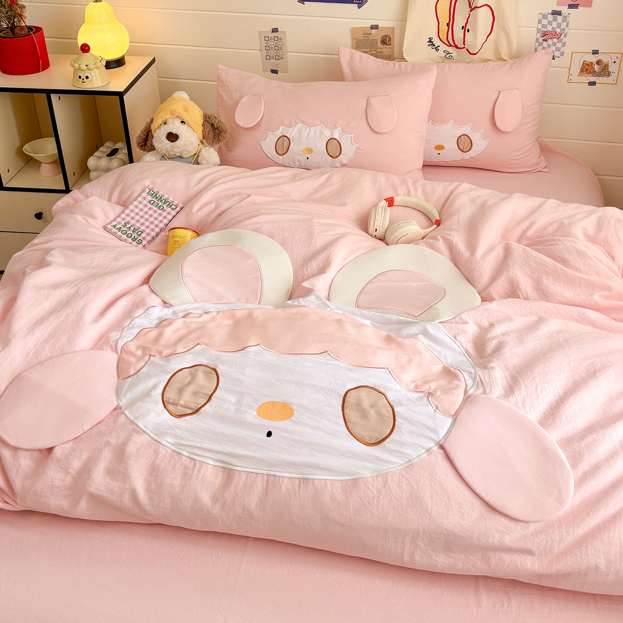 91家纺网 家纺一手货源 找家纺 色鬼布艺高端家居主号 2026新款韩国设计师款仿古棉可爱毛巾绣四件套 兔兔女孩