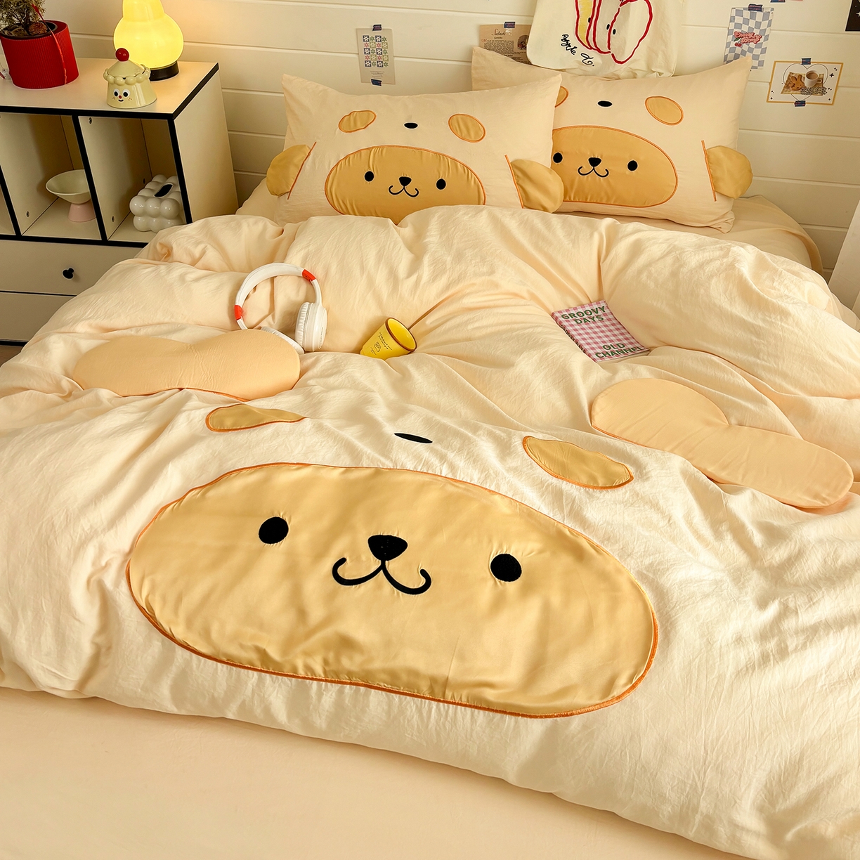 91家纺网 家纺一手货源 找家纺 色鬼布艺高端家居主号 2026新款韩国设计师款仿古棉可爱毛巾绣四件套 快乐狗狗-黄